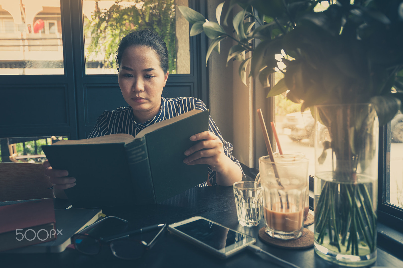 Nikon AF-S Nikkor 18-35mm F3.5-4.5G ED sample photo. Woman reading book in cafe photography