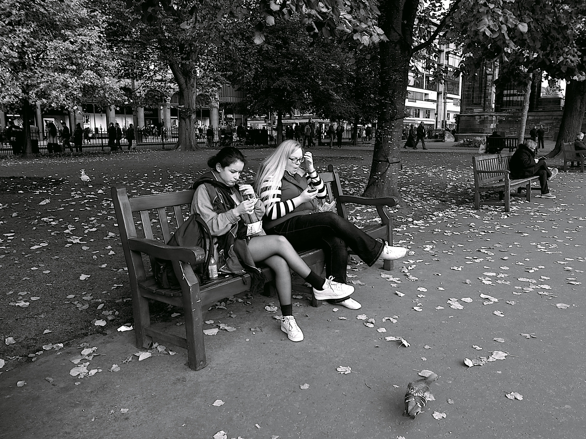 Ricoh GR DIGITAL 4 sample photo. Body language photography