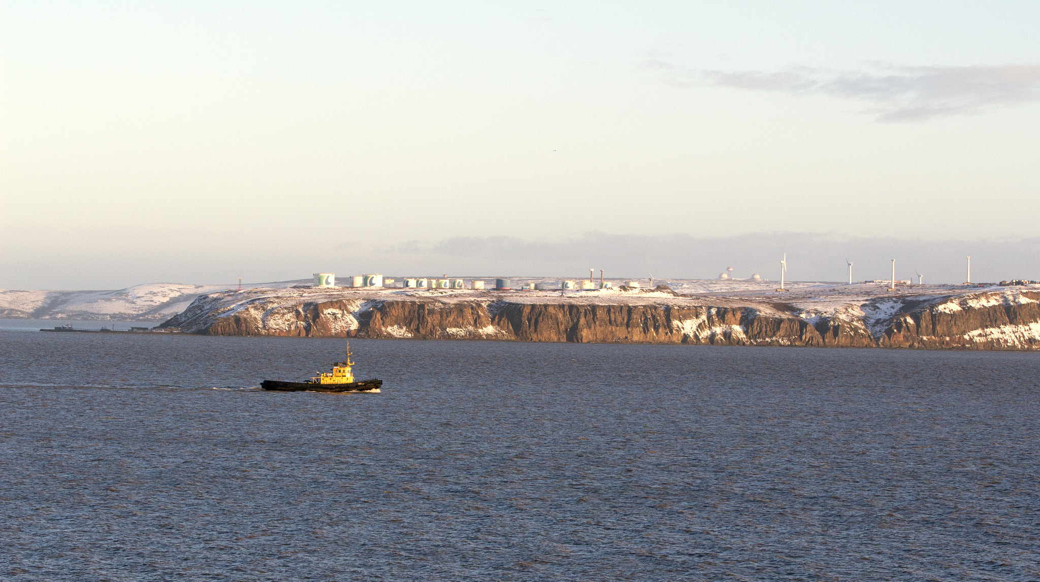 Canon EOS 650D (EOS Rebel T4i / EOS Kiss X6i) + Tamron SP AF 60mm F2 Di II LD IF Macro sample photo. Winter and ship photography