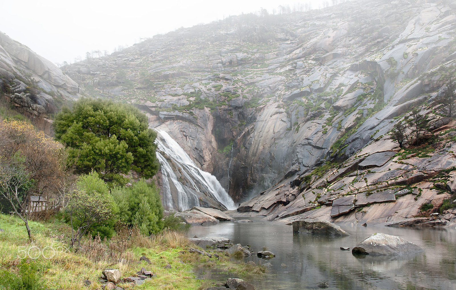 Sony Alpha DSLR-A700 + 17-50mm F2.8 sample photo. Ezaro waterfall photography