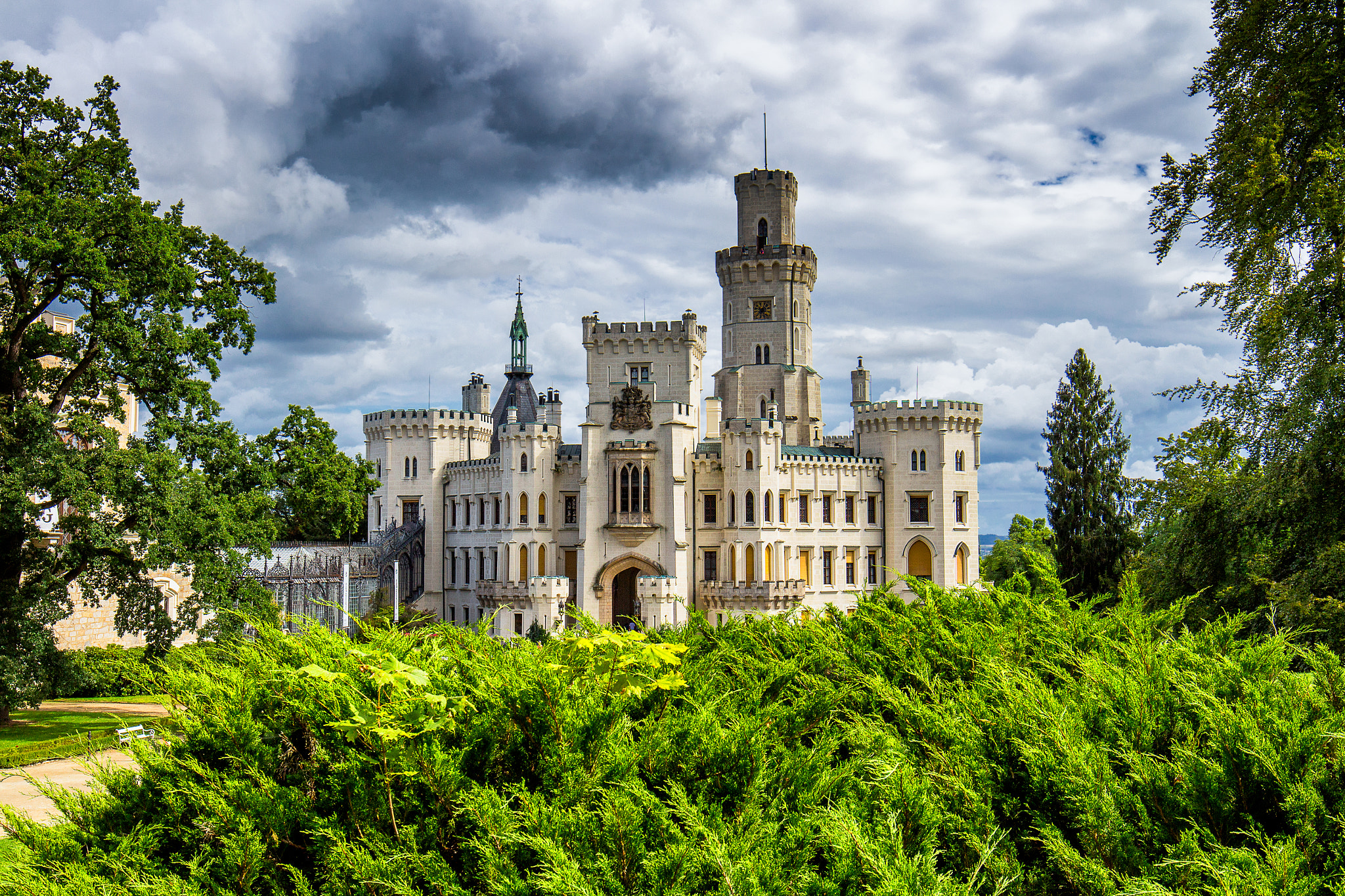 Canon EF 16-35mm F4L IS USM sample photo. Hluboka castle photography