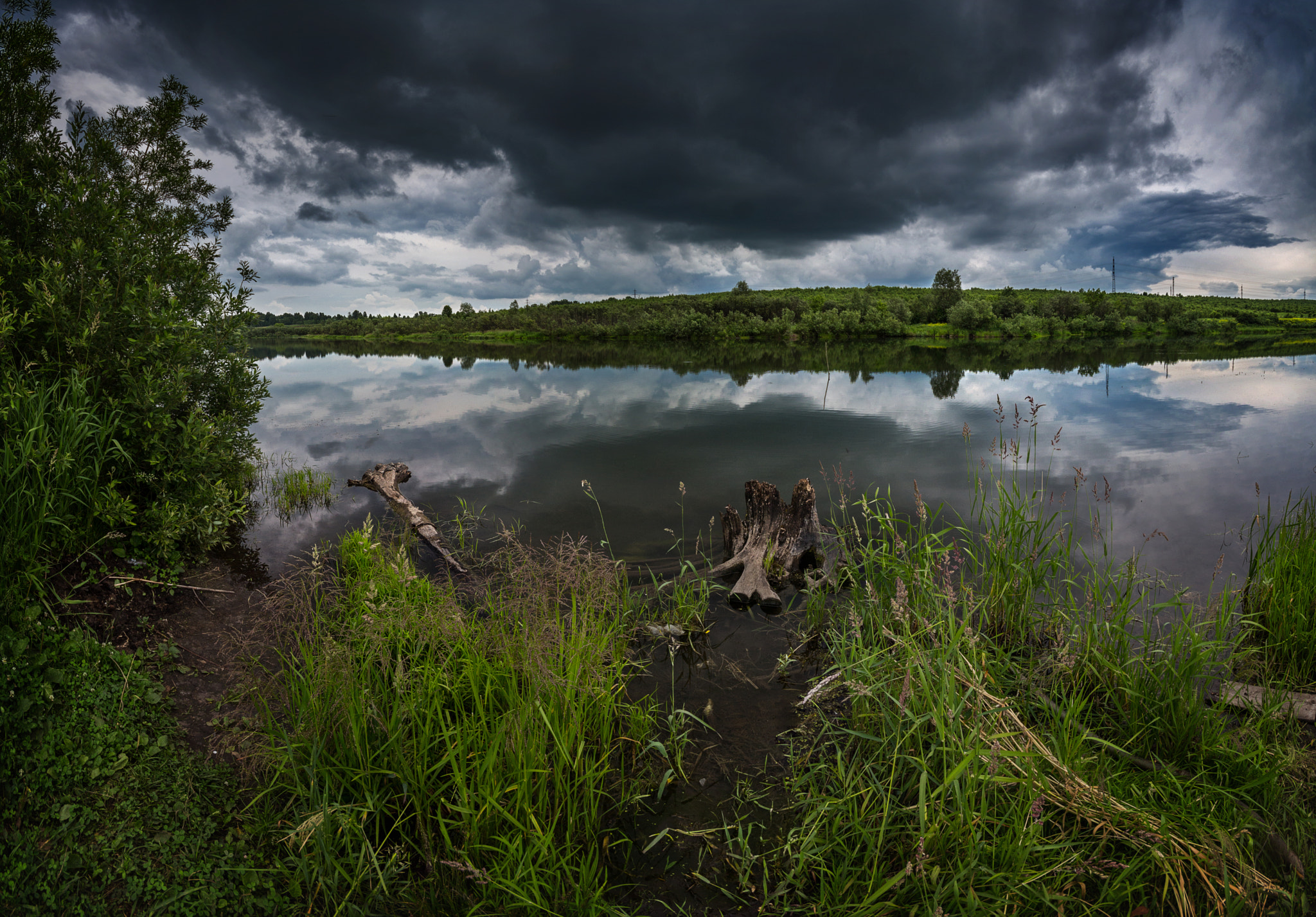 Canon EOS 650D (EOS Rebel T4i / EOS Kiss X6i) + Sigma 10-20mm F4-5.6 EX DC HSM sample photo. Gray lake photography