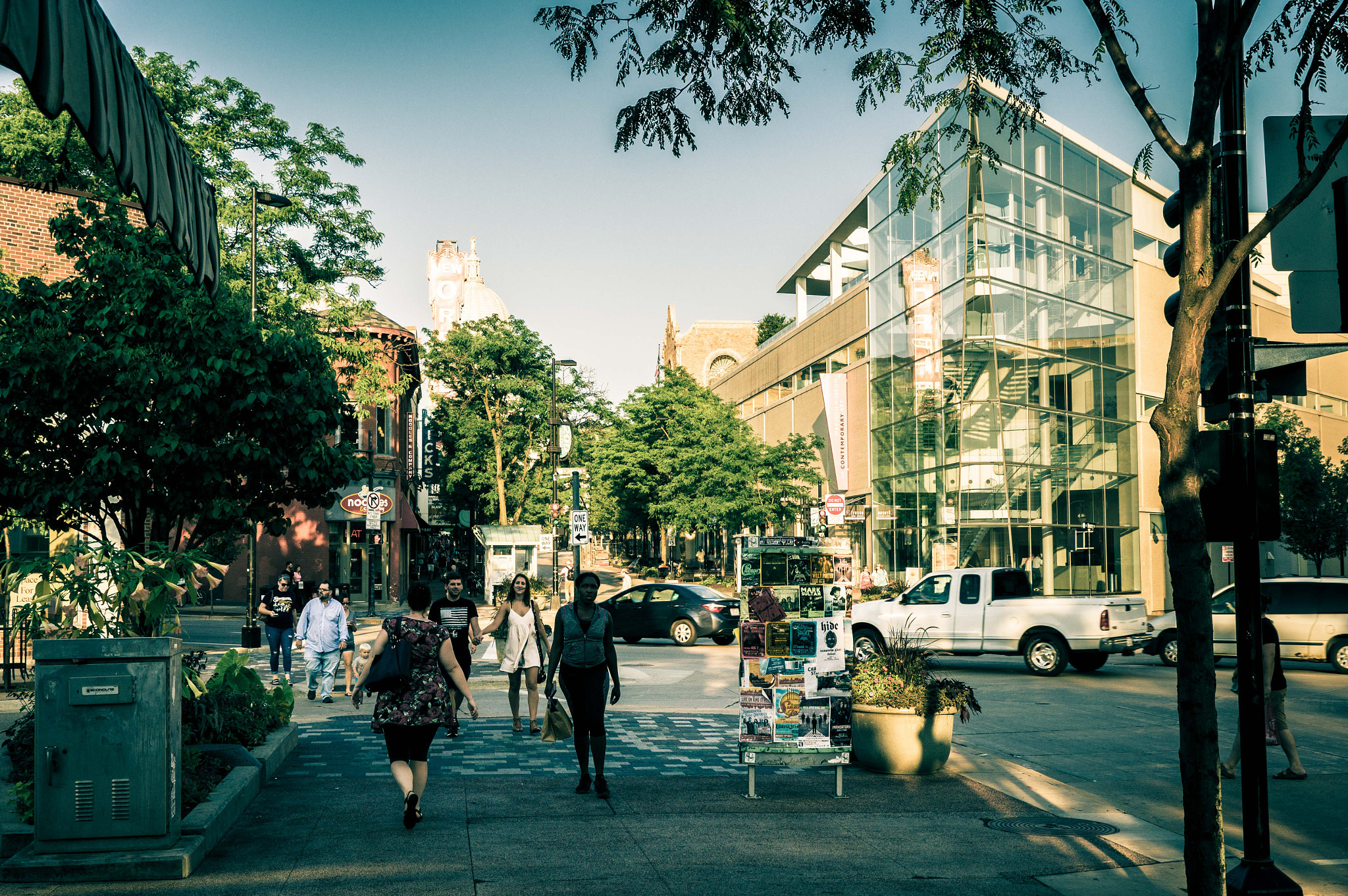 Sony DT 16-105mm F3.5-5.6 sample photo. Madison state street photography