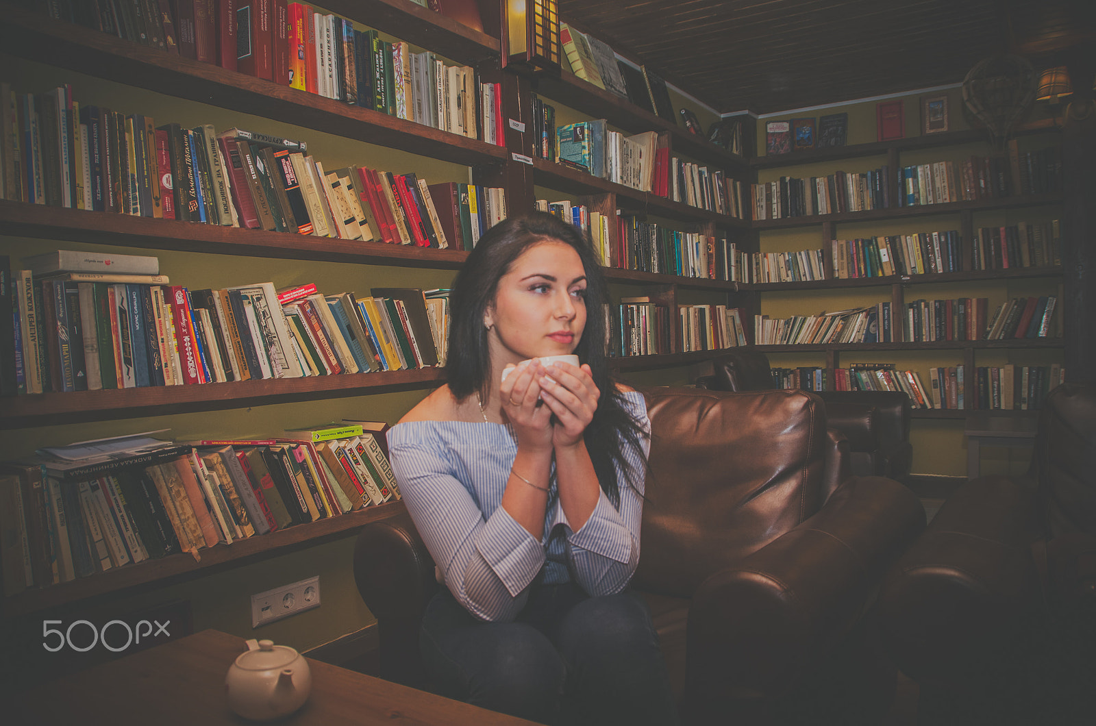 Nikon D7000 + Sigma 18-250mm F3.5-6.3 DC OS HSM sample photo. The girl in the library. photography