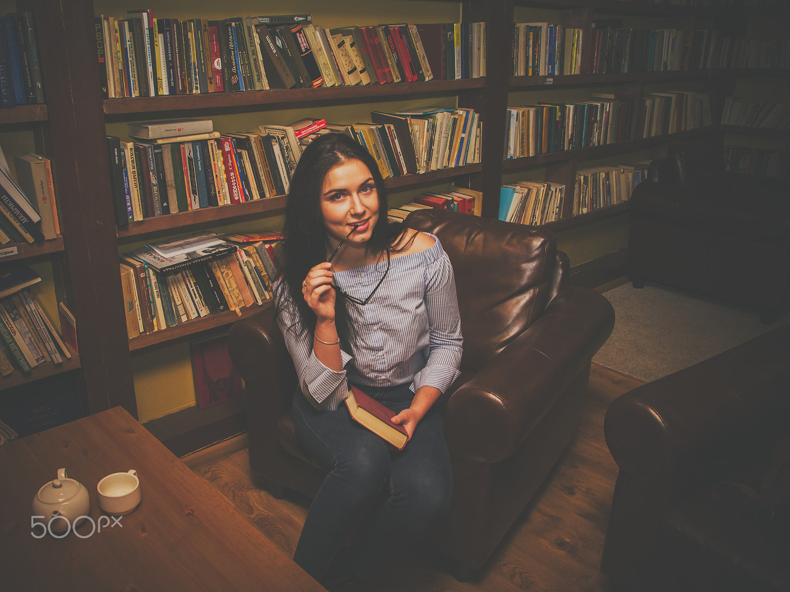 Nikon D7000 + Sigma 18-250mm F3.5-6.3 DC OS HSM sample photo. The girl in the library. photography