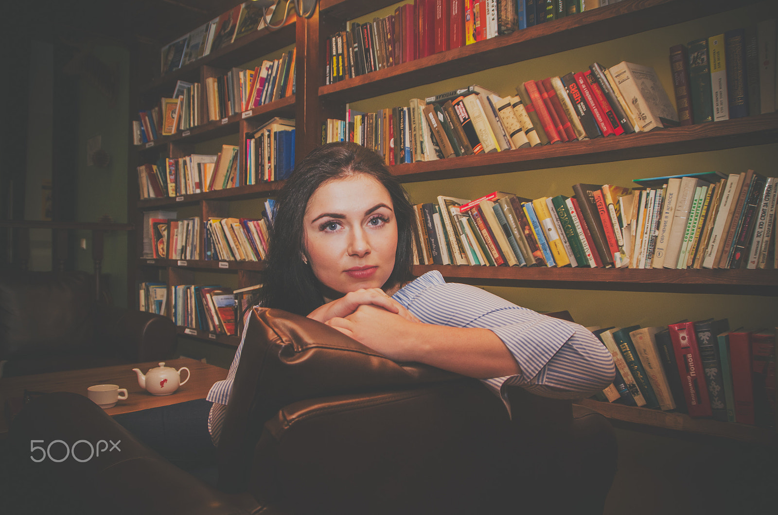 Nikon D7000 + Sigma 18-250mm F3.5-6.3 DC OS HSM sample photo. The girl in the library. photography