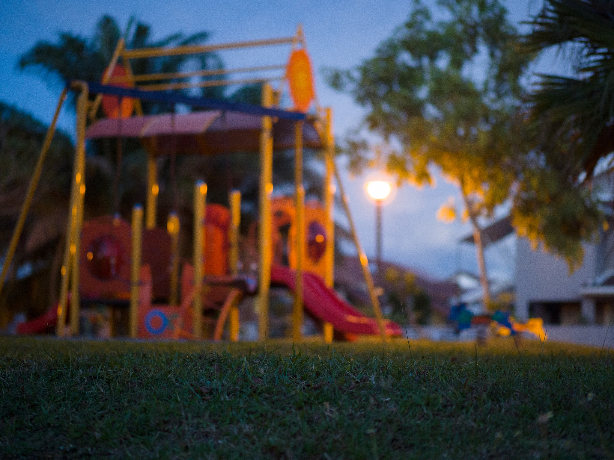 Panasonic Leica DG Nocticron 42.5mm F1.2 ASPH OIS sample photo. Went home. photography