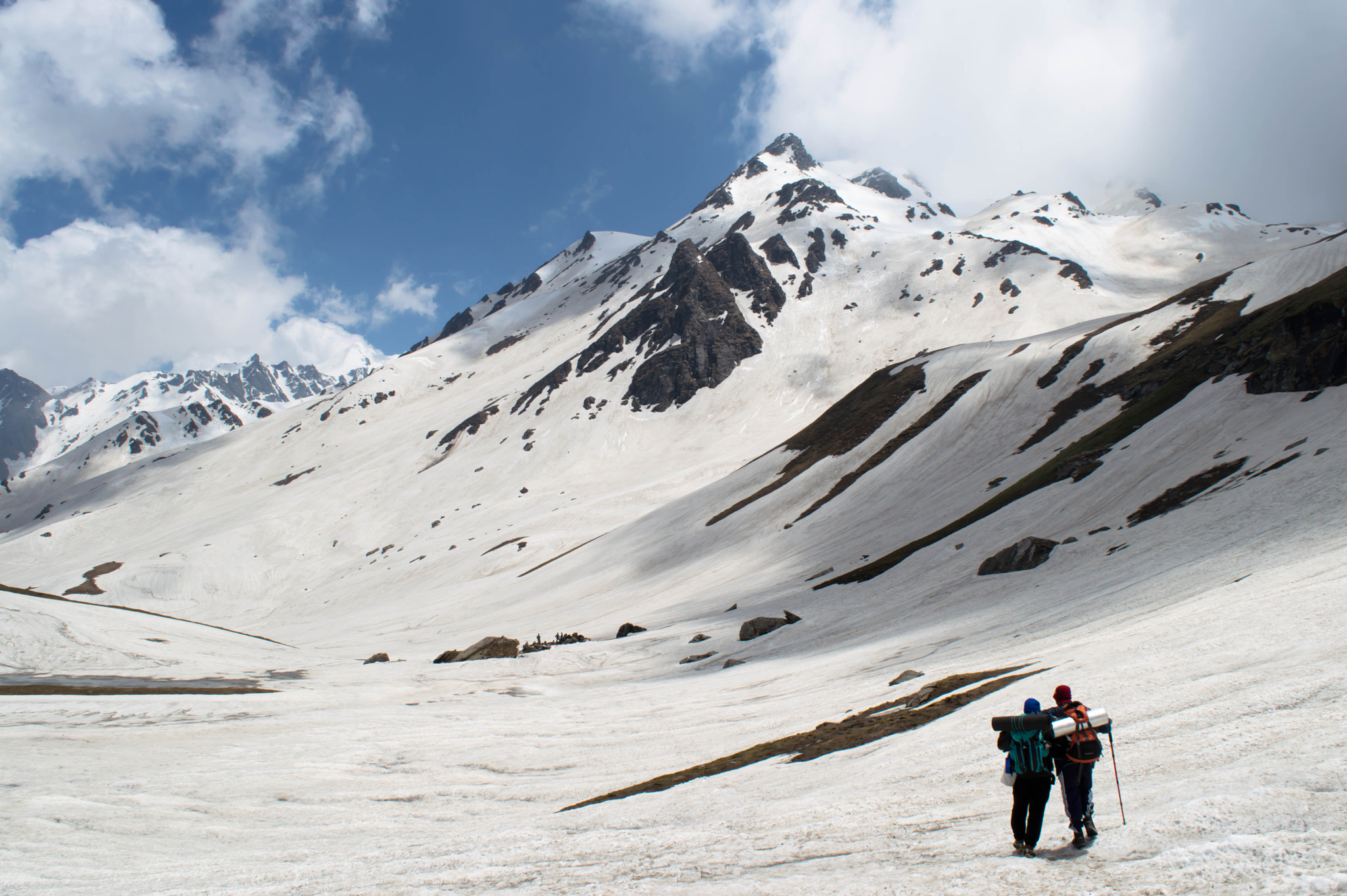 Nikon D3200 + AF Zoom-Nikkor 35-70mm f/2.8 sample photo. Hiking to mountain pass in himanchal photography