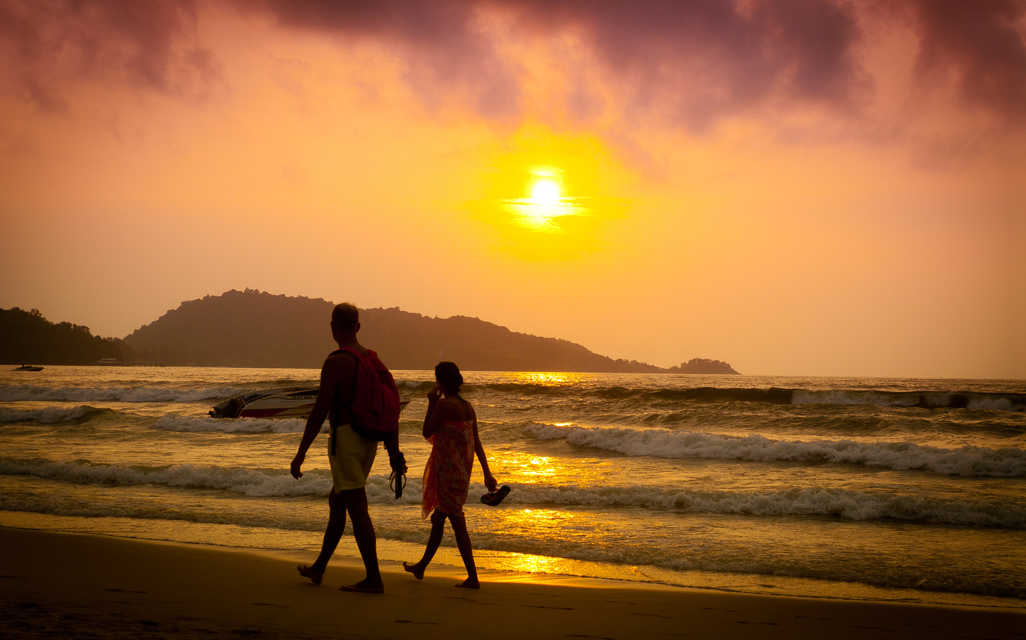 Canon EF 16-35mm F2.8L USM sample photo. Sunset at sea photography