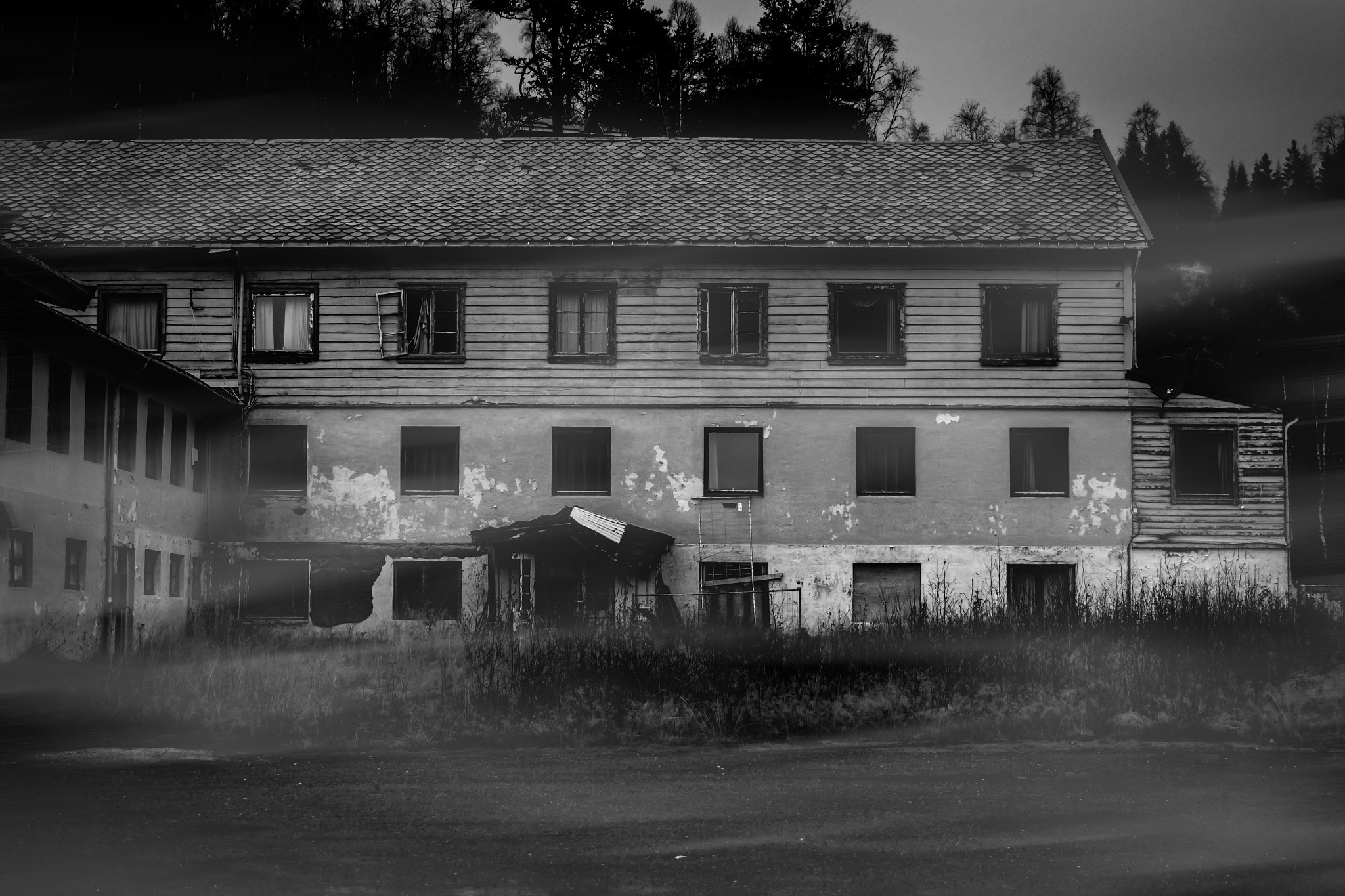 Samsung NX30 + Samsung NX 18-55mm F3.5-5.6 OIS sample photo. Abandoned motel ii photography