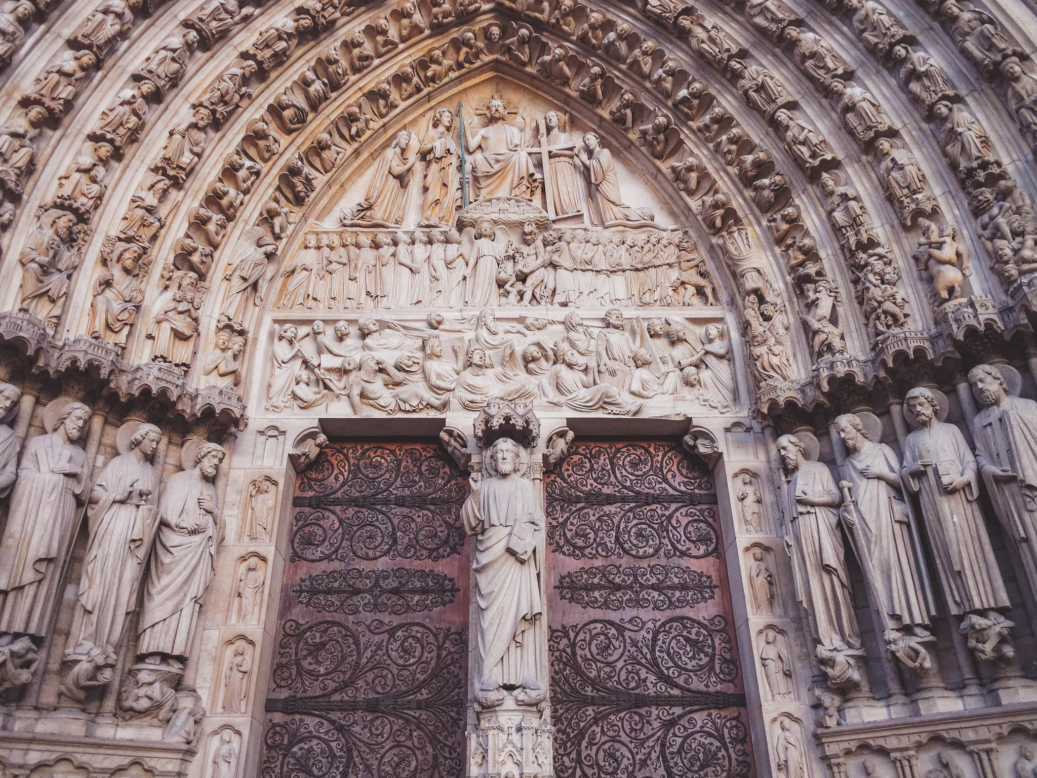 Olympus OM-D E-M5 + Panasonic Lumix G 14mm F2.5 ASPH sample photo. The door photography