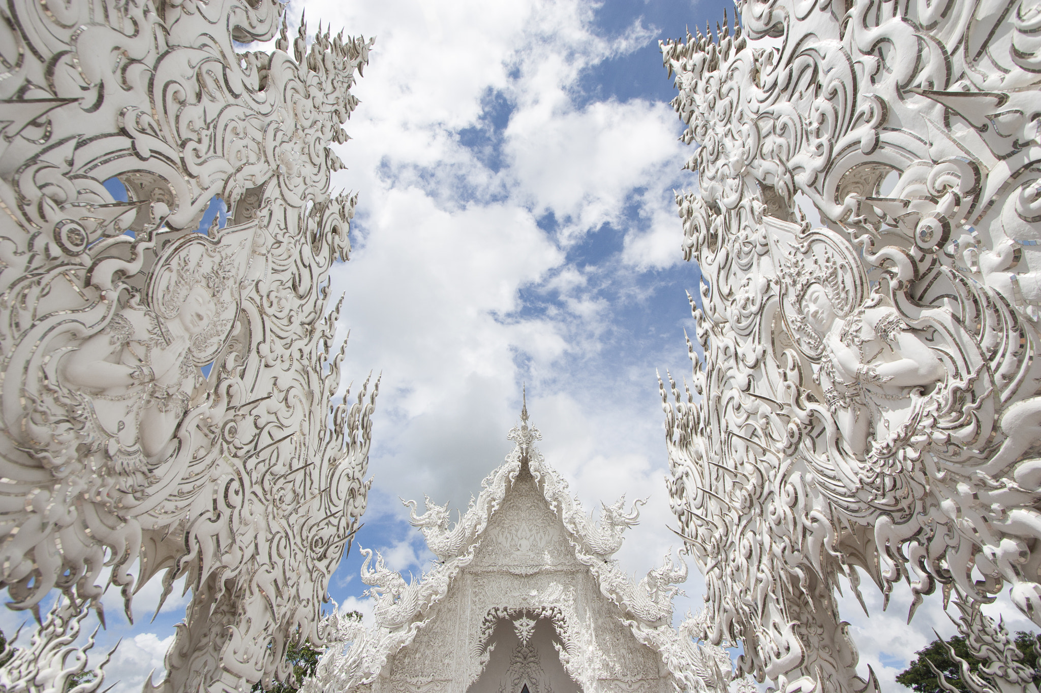 Canon EF-S 10-22mm F3.5-4.5 USM sample photo. Wat rong khun photography