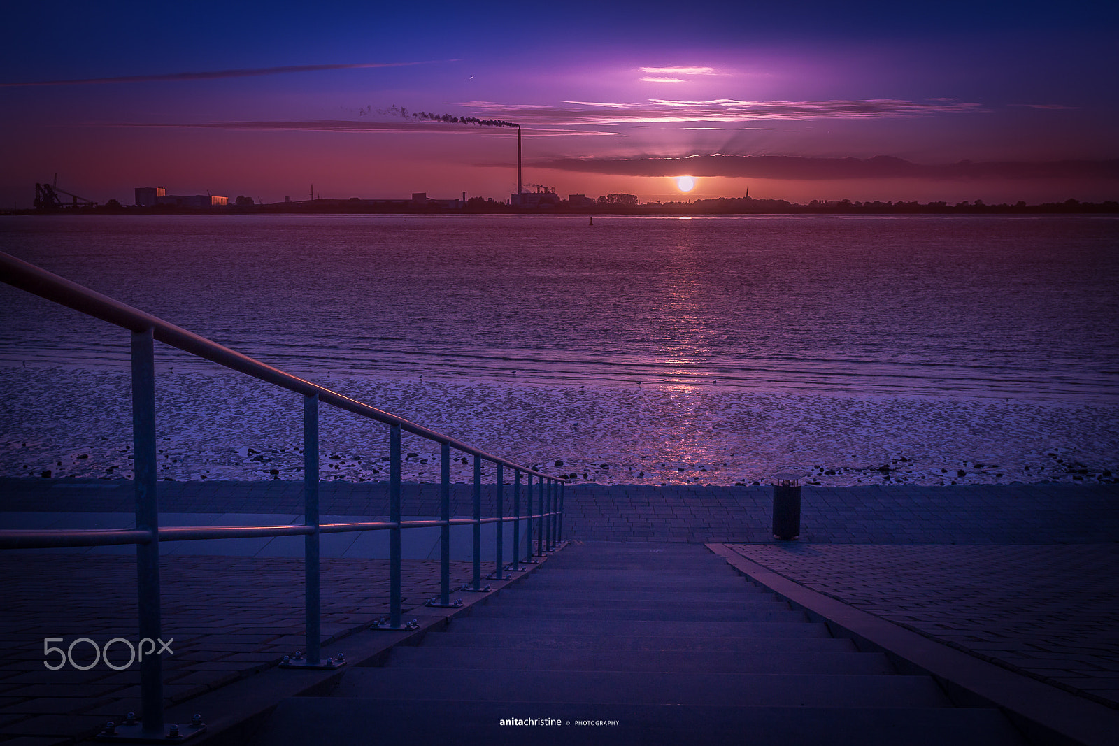 Canon EF 24-70mm F4L IS USM sample photo. Downstair photography