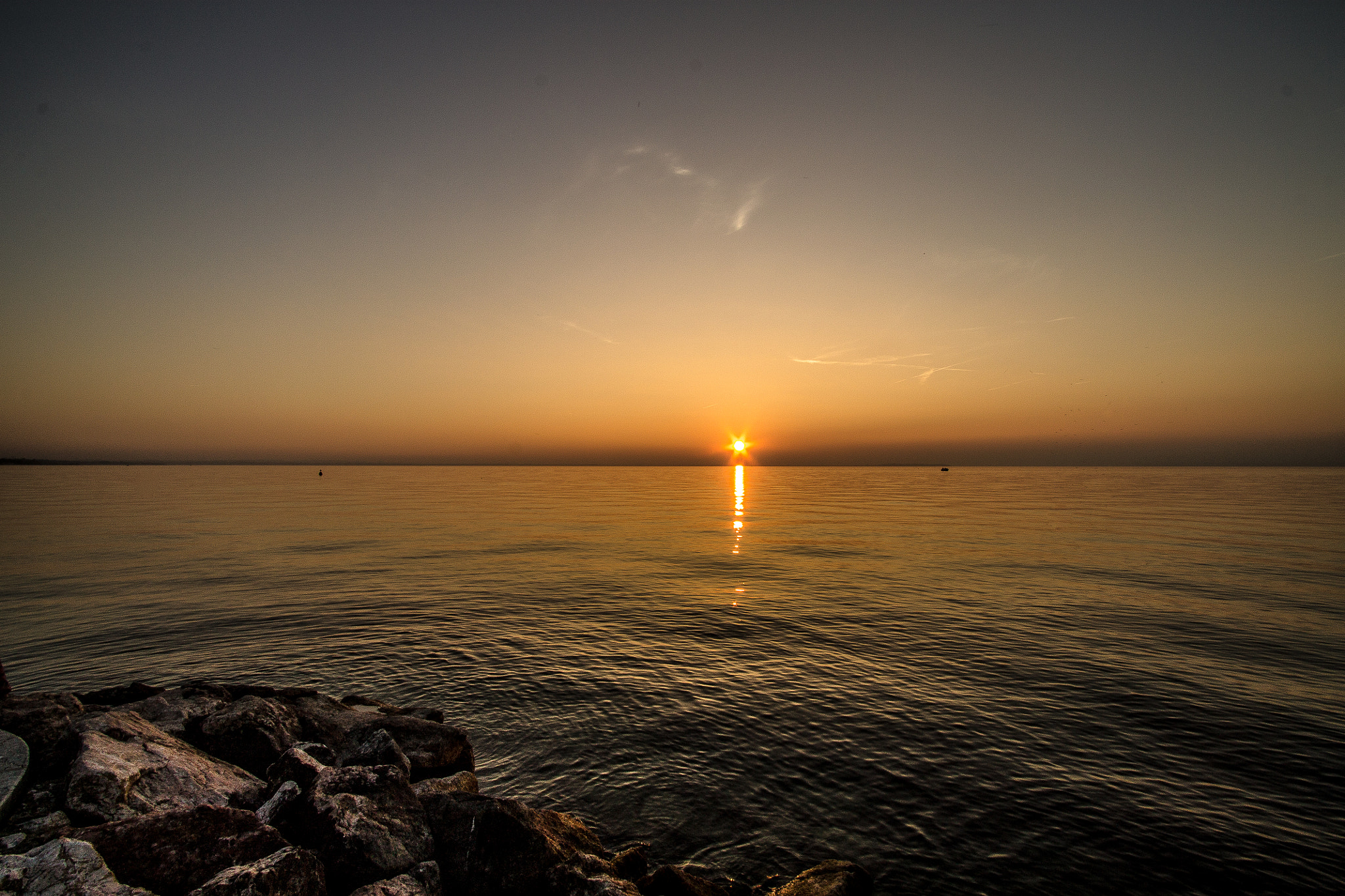 Canon EF-S 10-22mm F3.5-4.5 USM sample photo. Sun goes down photography