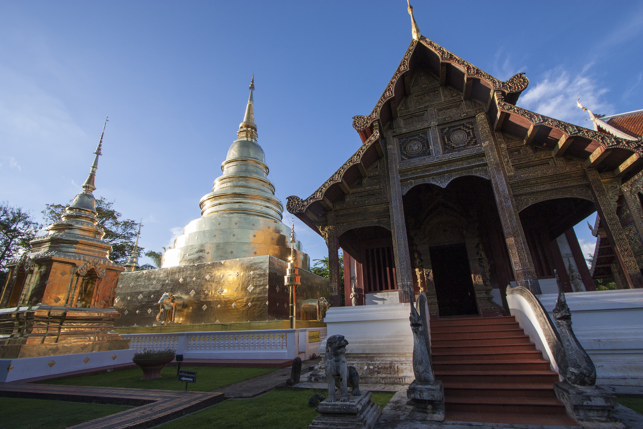Canon EF-S 10-22mm F3.5-4.5 USM sample photo. Wat phra singh photography