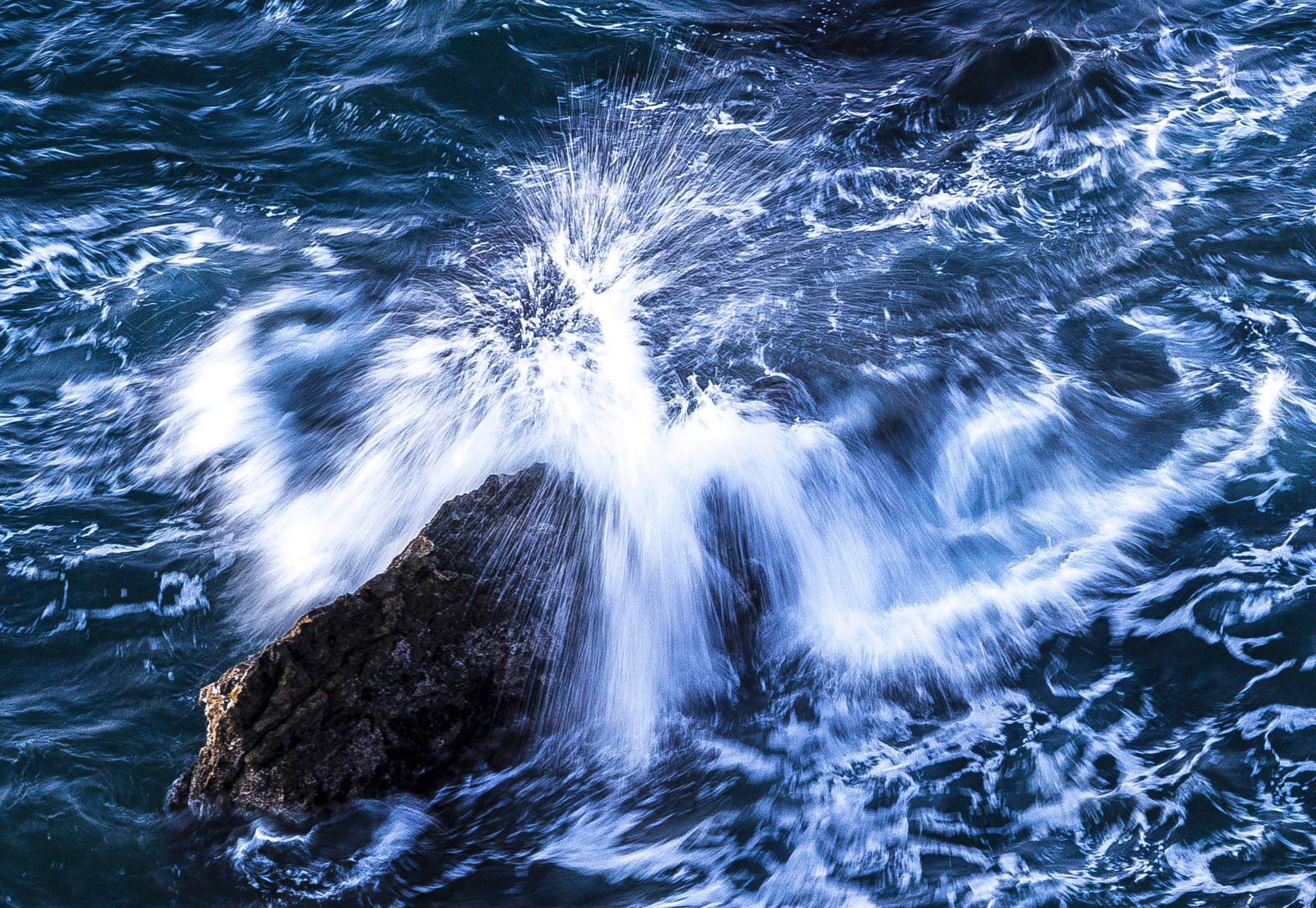 Sony FE 70-300mm F4.5-5.6 G OSS sample photo. Splash photography