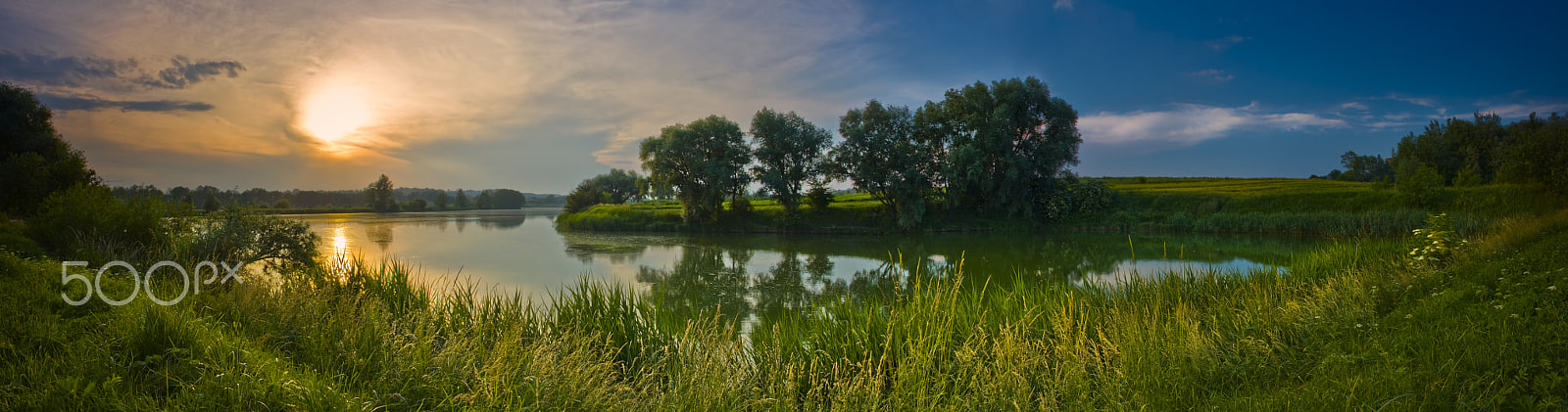 Canon EOS 40D + Canon EF 17-40mm F4L USM sample photo. Panoramic view of the sunset over the lake photography