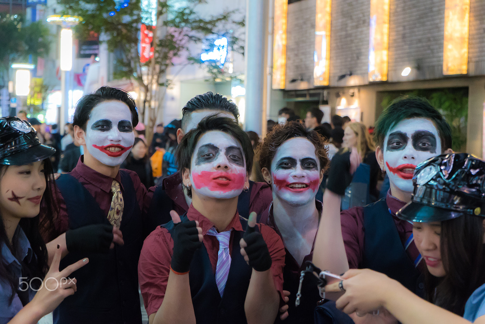 Sony a7S + Sony FE 28-70mm F3.5-5.6 OSS sample photo. Crayzy halloween people in shibuya-tokyo photography