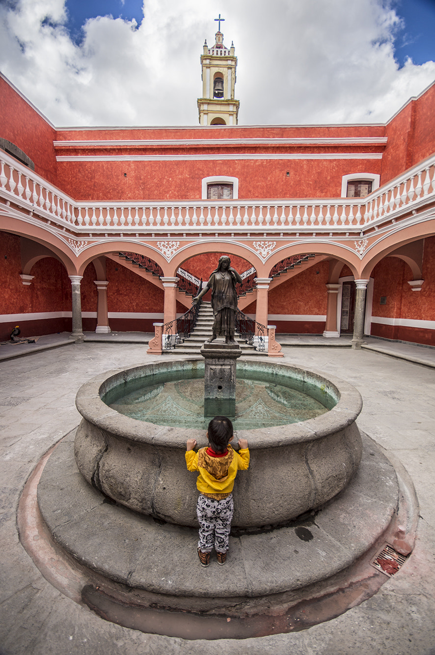 Sony SLT-A55 (SLT-A55V) + Sigma AF 10-20mm F4-5.6 EX DC sample photo. Yellow kid photography