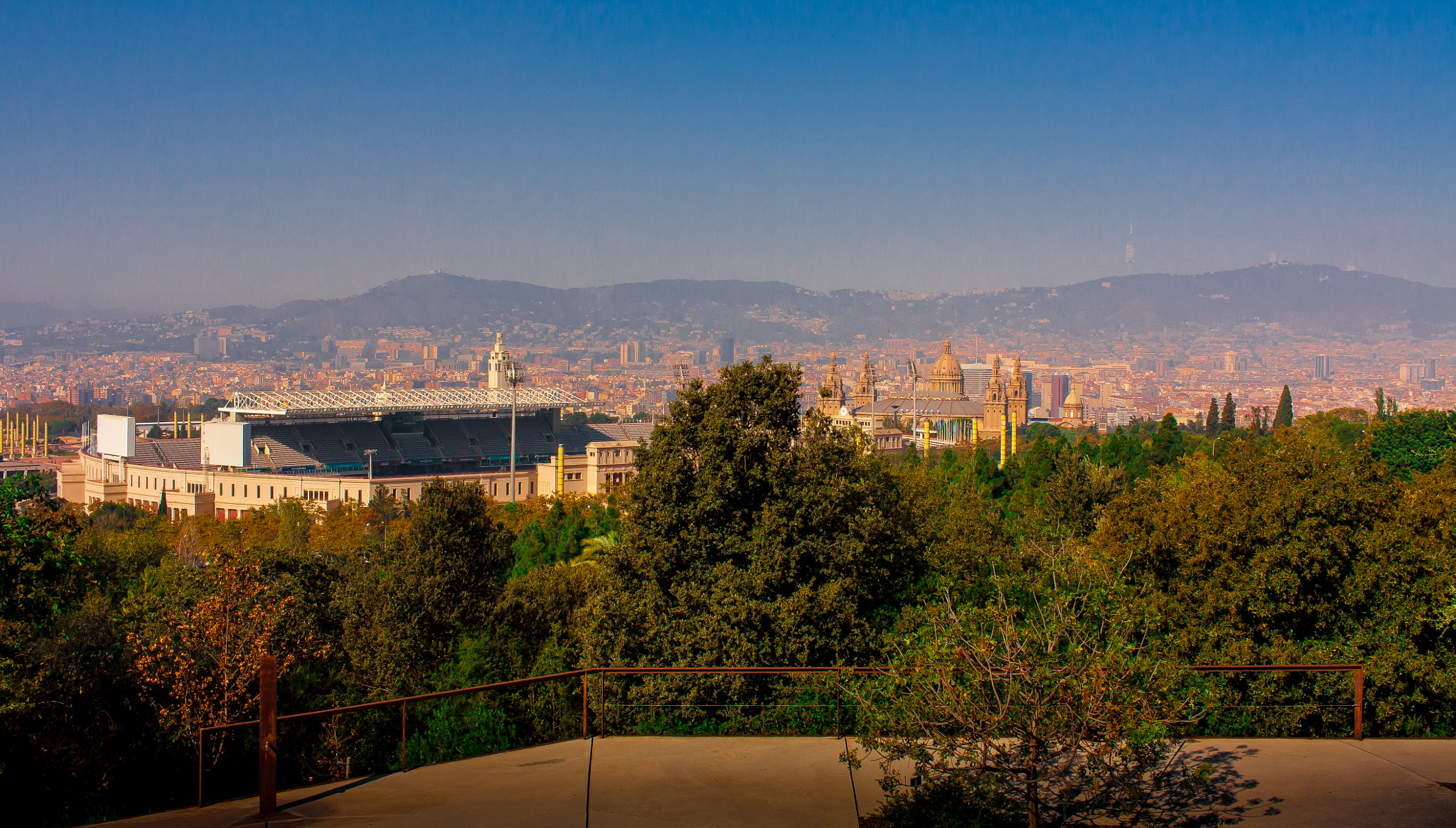 Canon EF-S 24mm F2.8 STM sample photo. Barcelona, cityscape photography
