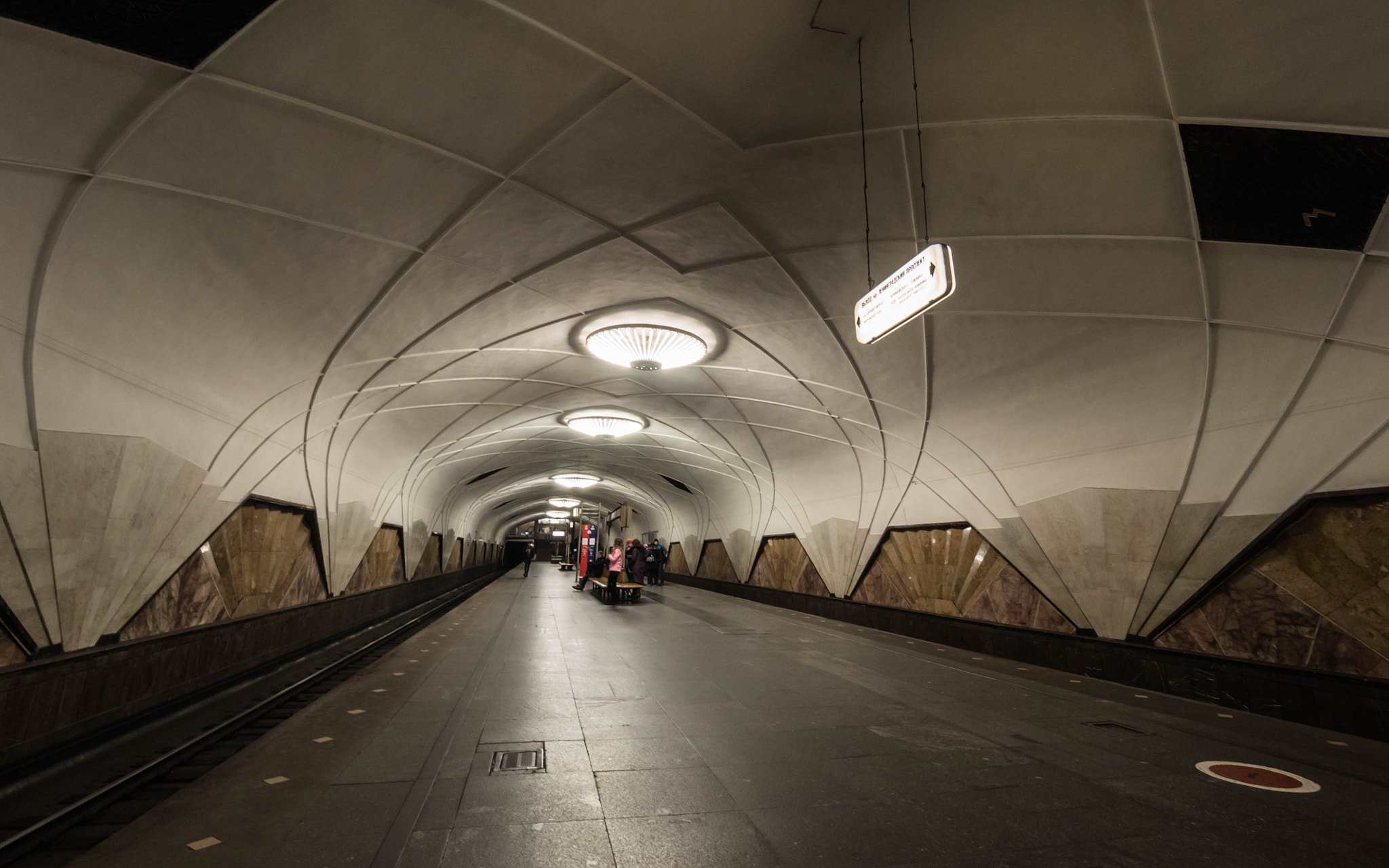 Panasonic Lumix DMC-GH4 + Olympus M.Zuiko Digital ED 7-14mm F2.8 PRO sample photo. Aeroport (moscow metro) photography