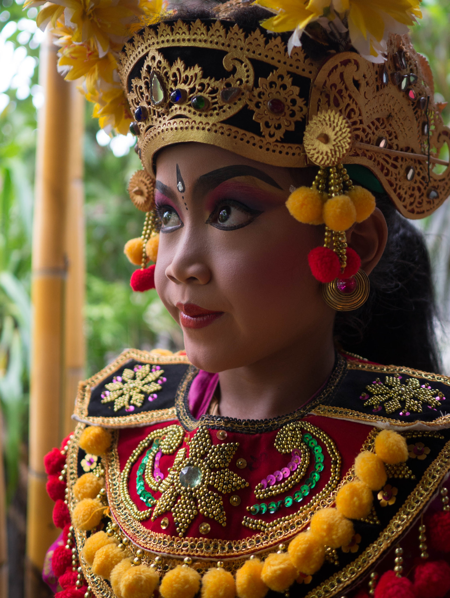 Olympus M.Zuiko Digital 17mm F1.8 sample photo. Girl in traditional balinese outfit photography