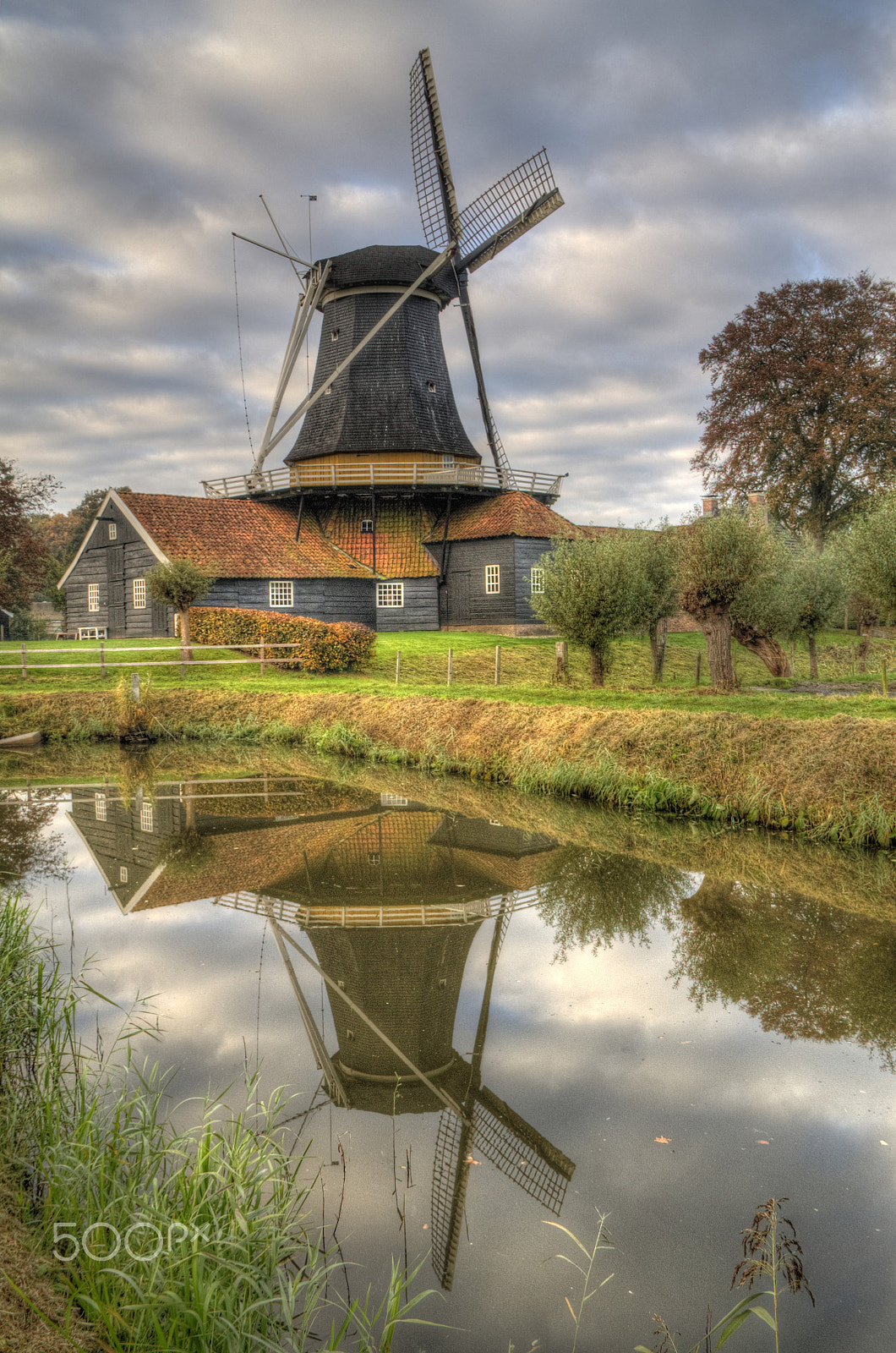 Canon EF-S 18-135mm F3.5-5.6 IS sample photo. Pellmolen photography