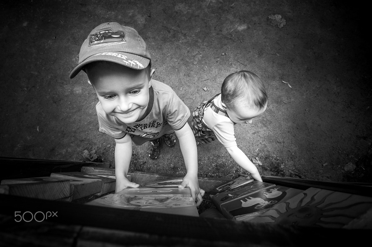 Nikon D70 sample photo. Stories of brother and sister (7) photography