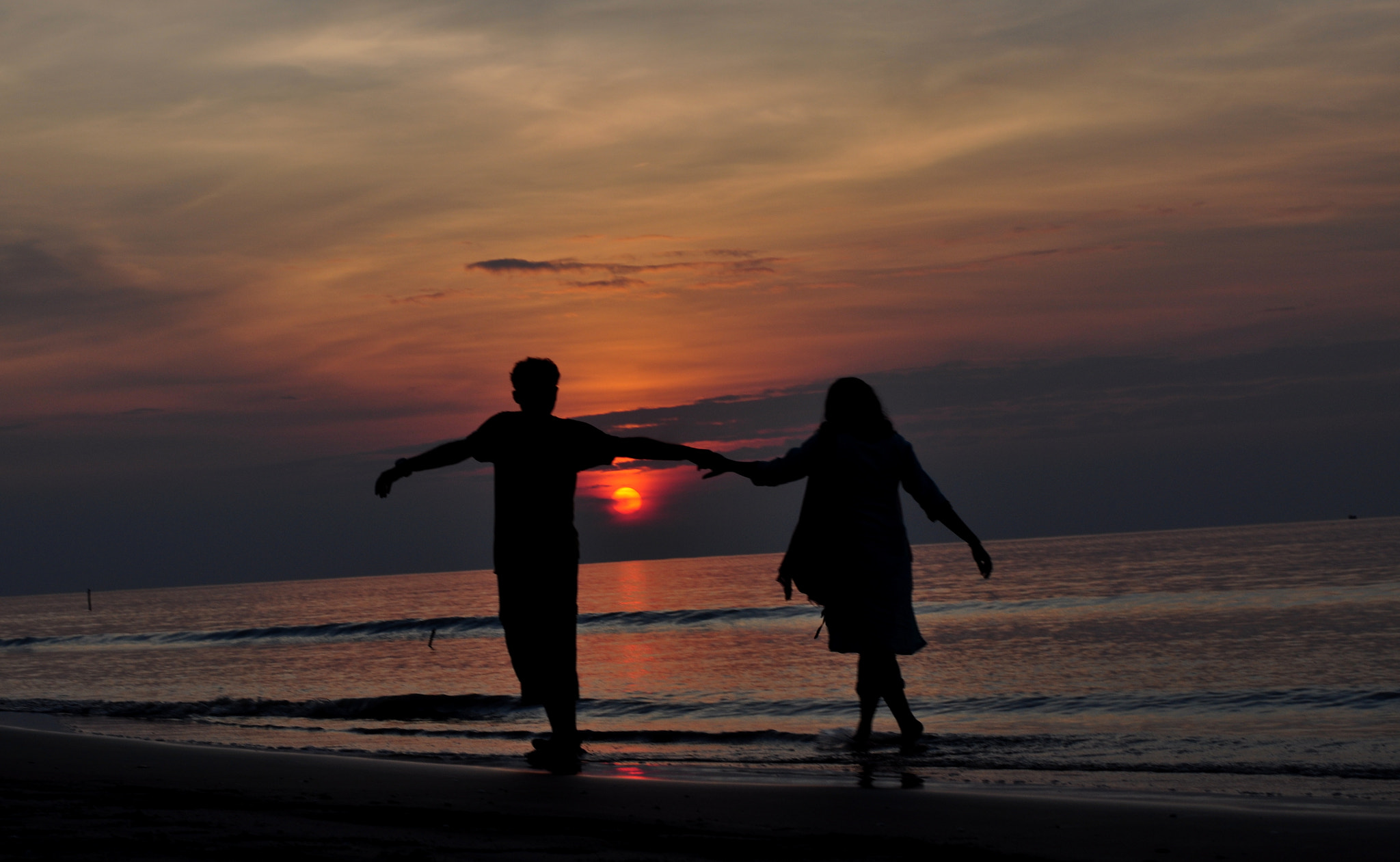 Nikon D90 + Nikon AF Nikkor 50mm F1.4D sample photo. Dancing underneath the sunset photography