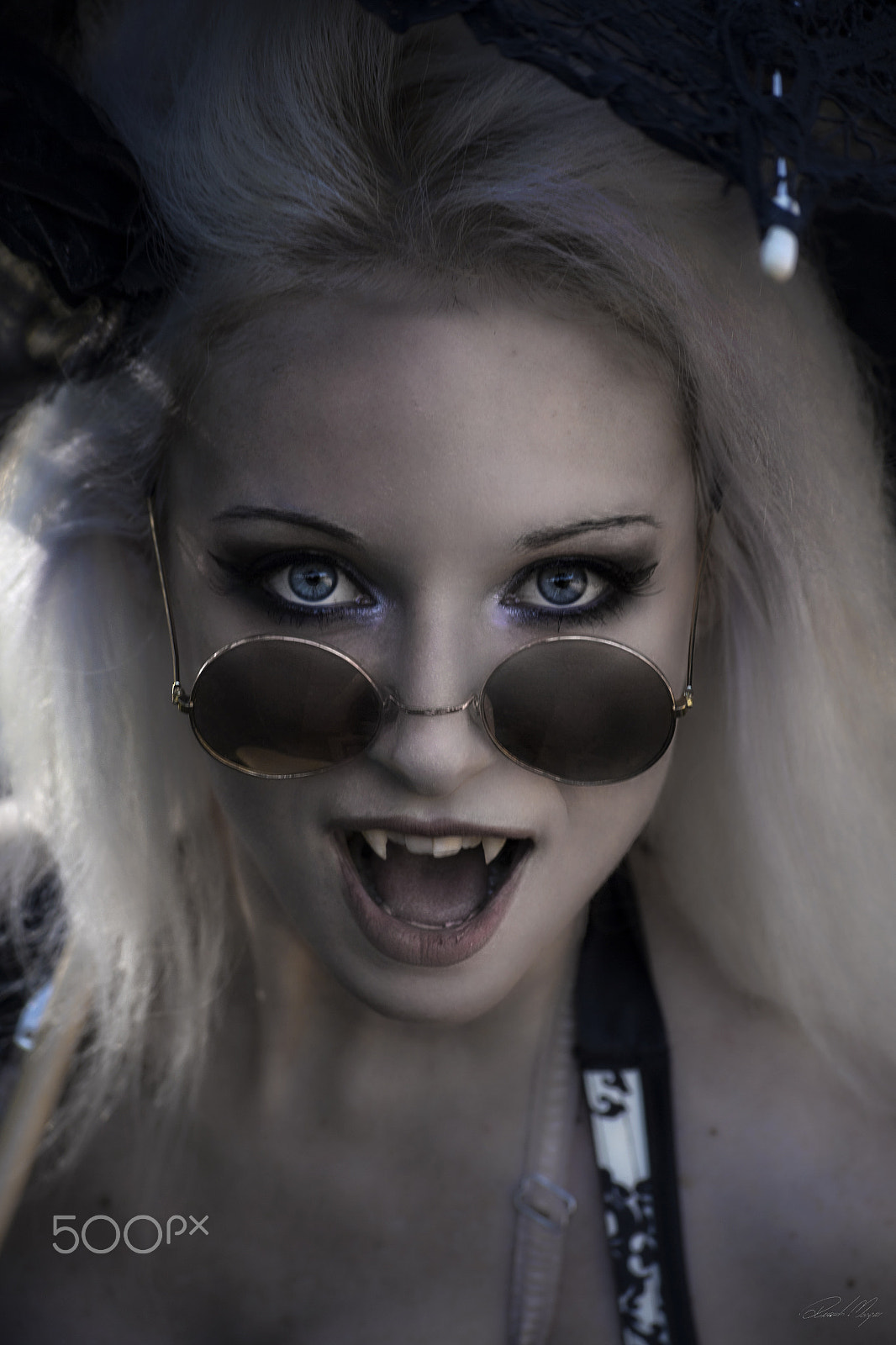 Sigma 70-300mm F4-5.6 APO DG Macro sample photo. Vamp..pire photography