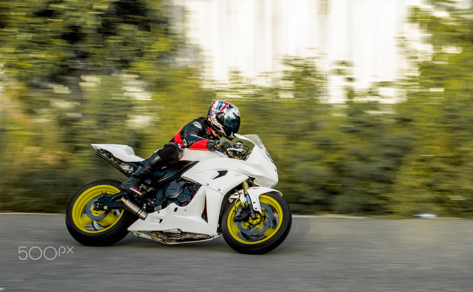 Nikon AF-S DX Micro Nikkor 40mm F2.8 sample photo. Panning photography