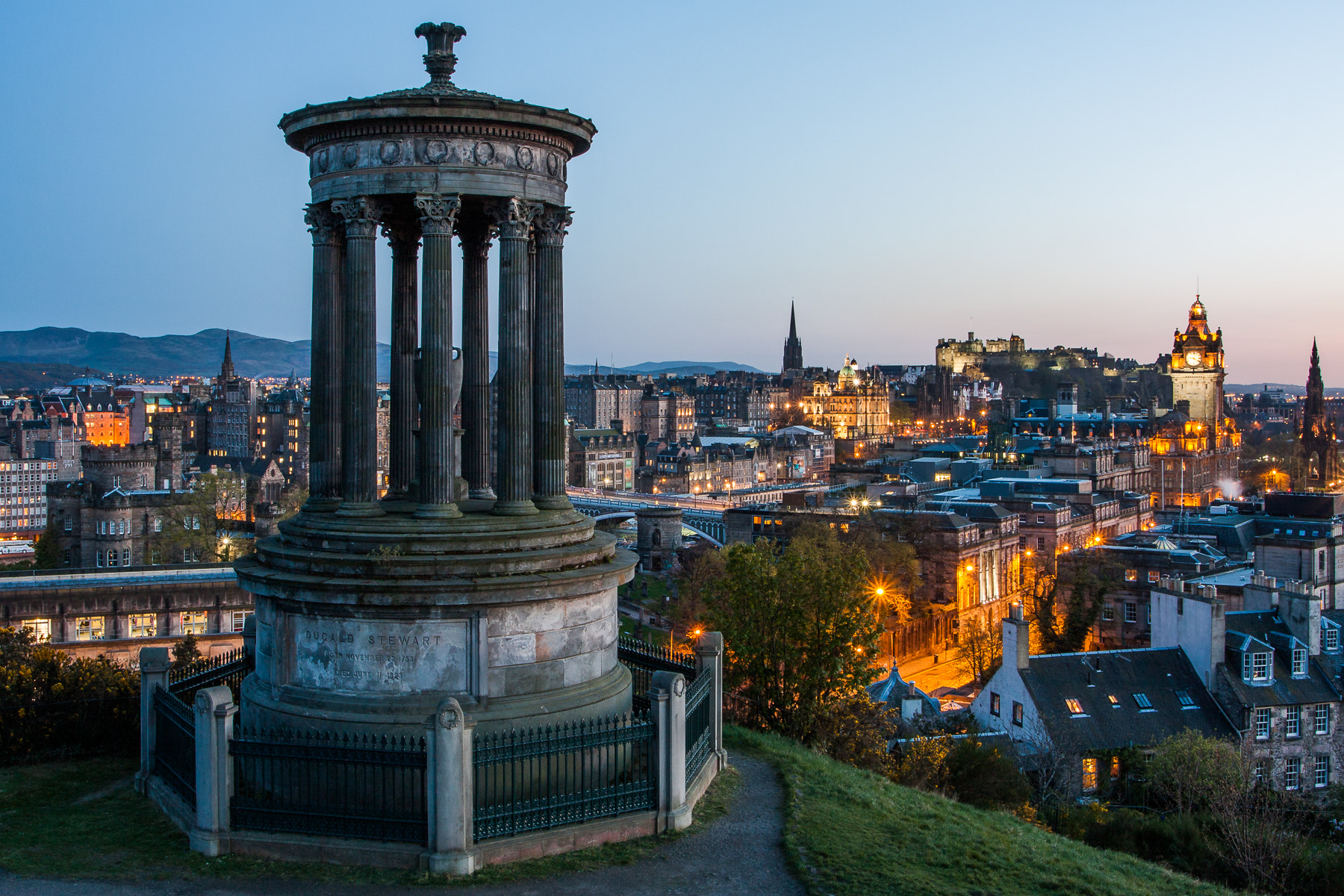 Canon EOS 40D + Canon EF 17-40mm F4L USM sample photo. Blue hour over edinburgh photography