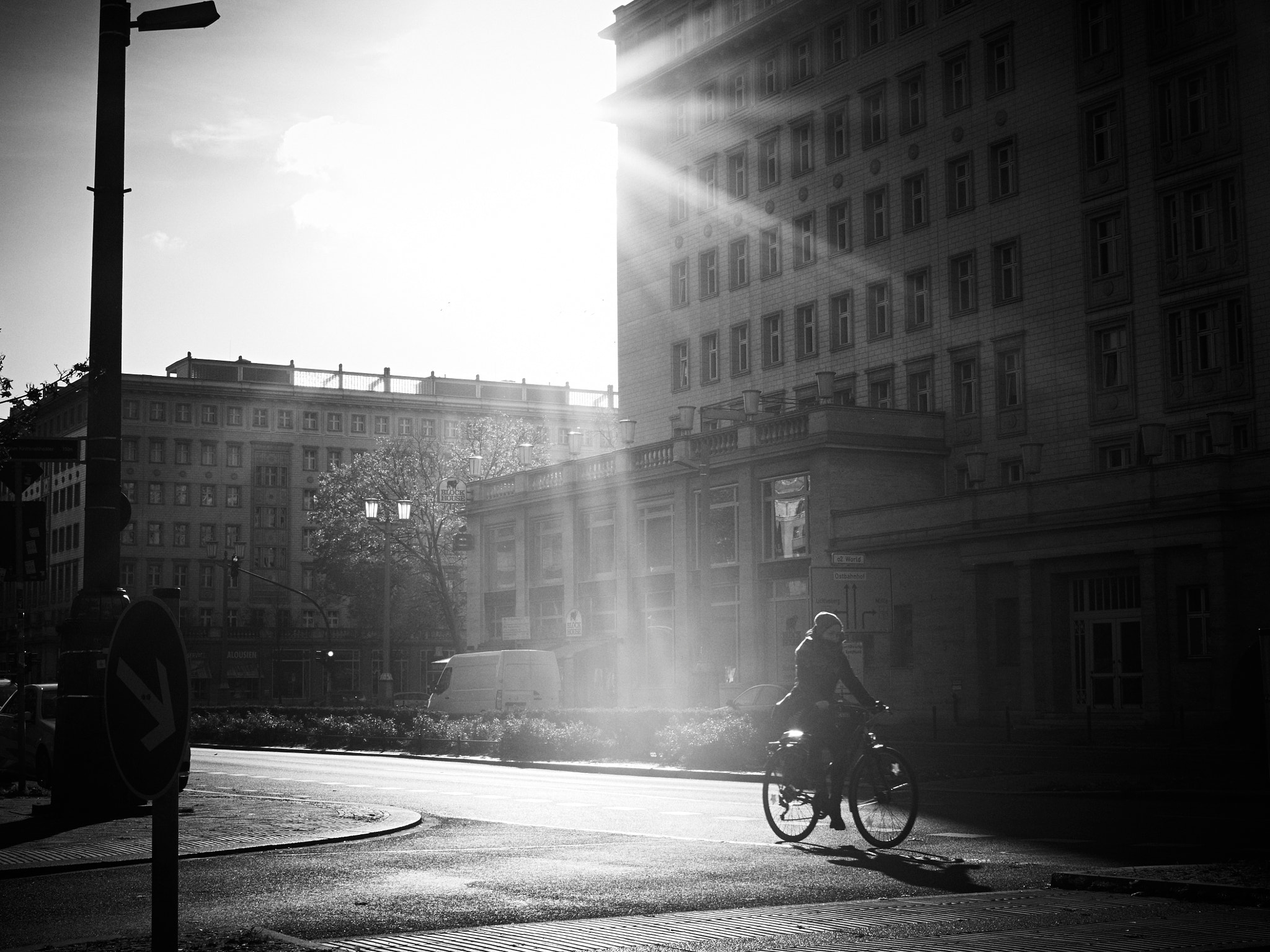 Olympus M.Zuiko Digital 25mm F1.8 sample photo. Autumn sun near straußberger platz. berlin photography