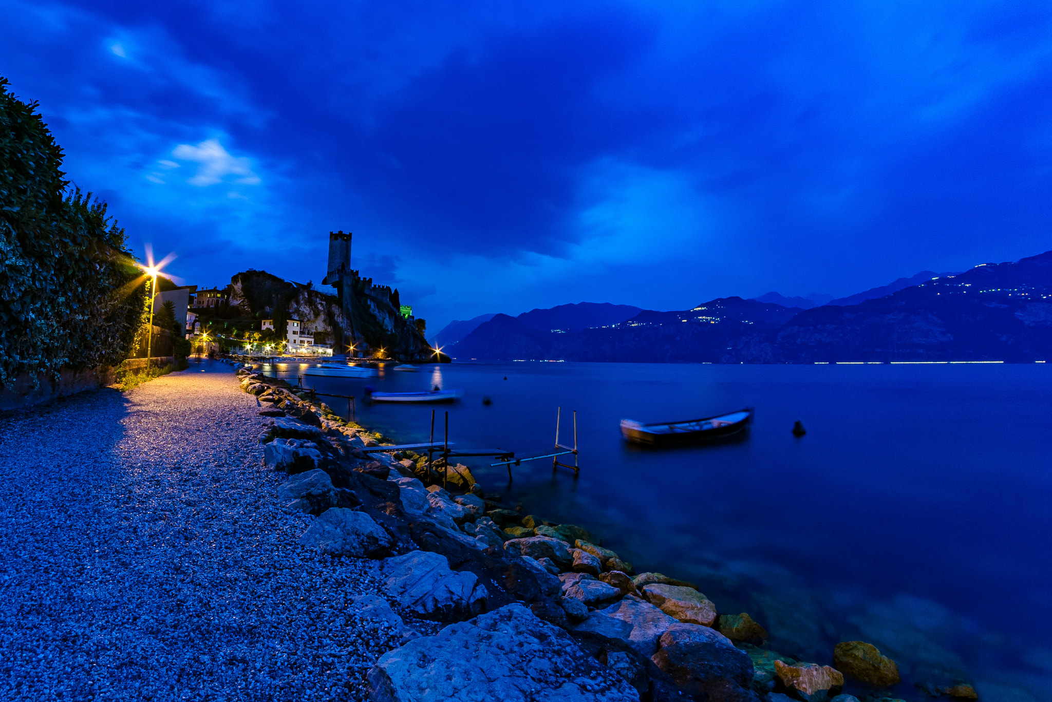 Samyang 8mm F3.5 Aspherical IF MC Fisheye sample photo. The nightfall at malcesine. photography