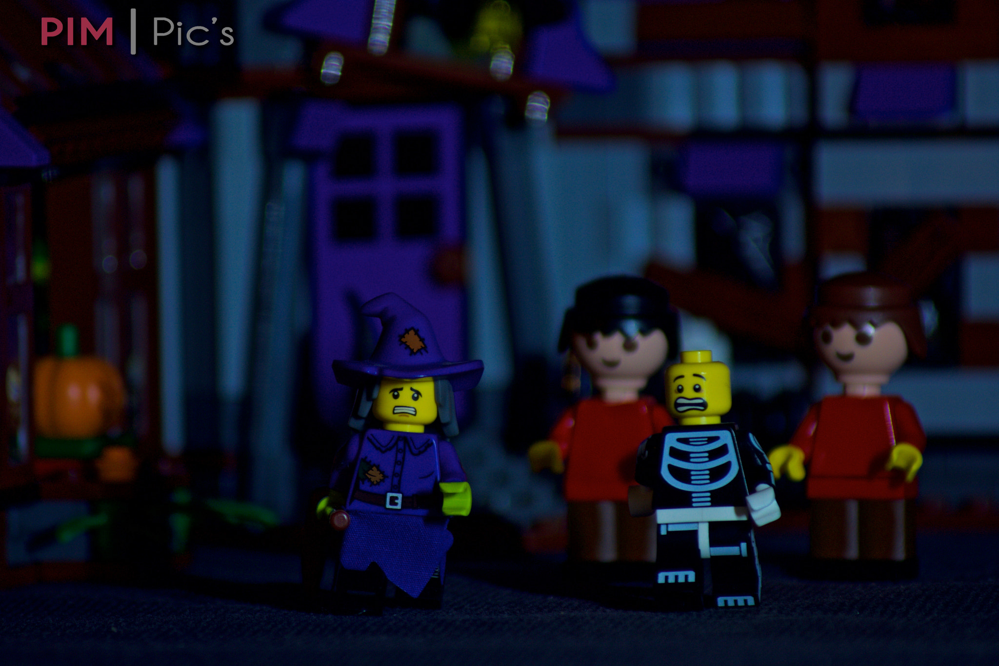 Sony 75-300mm F4.5-5.6 sample photo. Best halloween lego costume / halloween 3/3 photography
