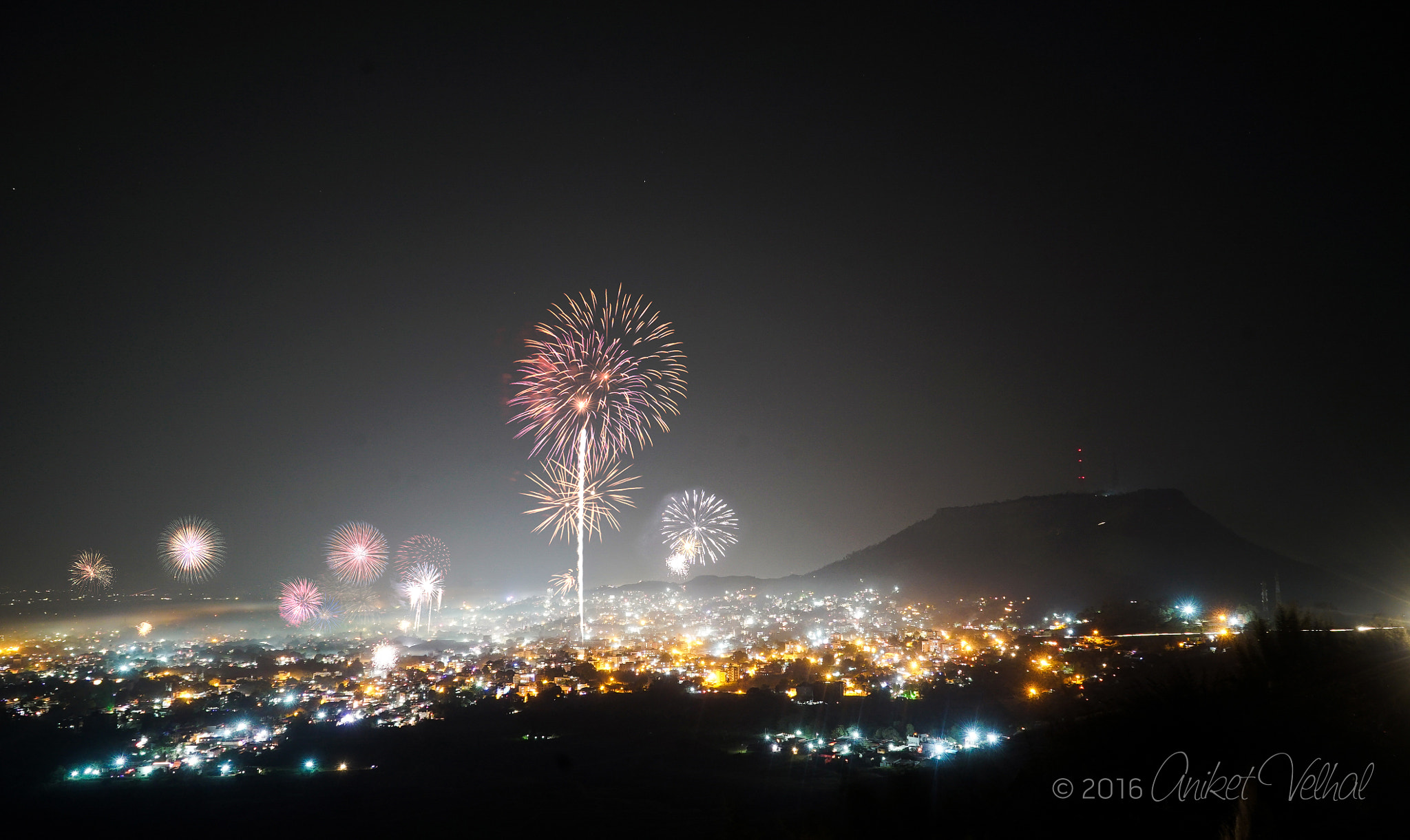 Sony a7S II + Sony Vario Tessar T* FE 24-70mm F4 ZA OSS sample photo. "love's in the air" photography