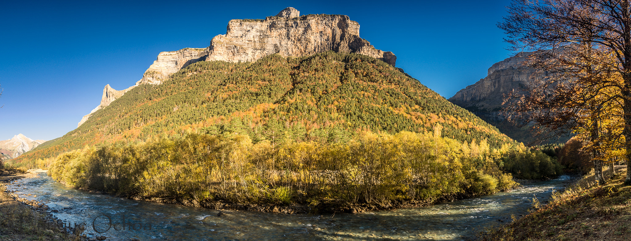 Tokina AT-X Pro 11-16mm F2.8 DX sample photo. El gallinero abrazado por el rio arazas photography