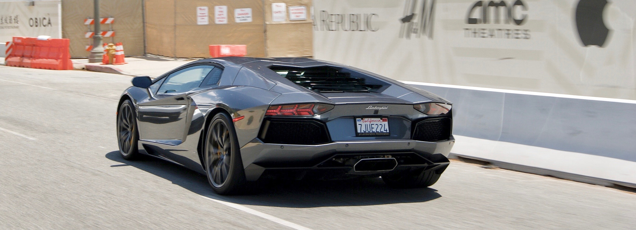 Sony Alpha DSLR-A230 sample photo. The cruising aventador photography