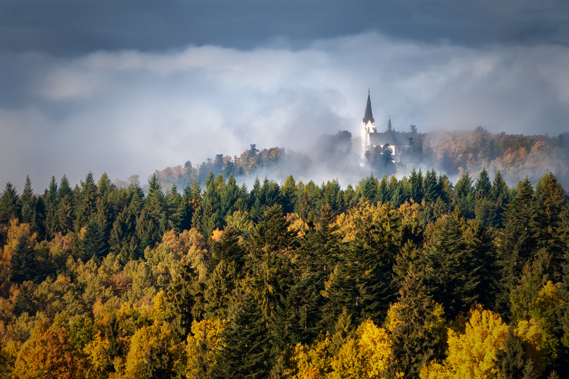 Canon EF 70-200mm F2.8L IS USM sample photo. Emerging from the mist photography