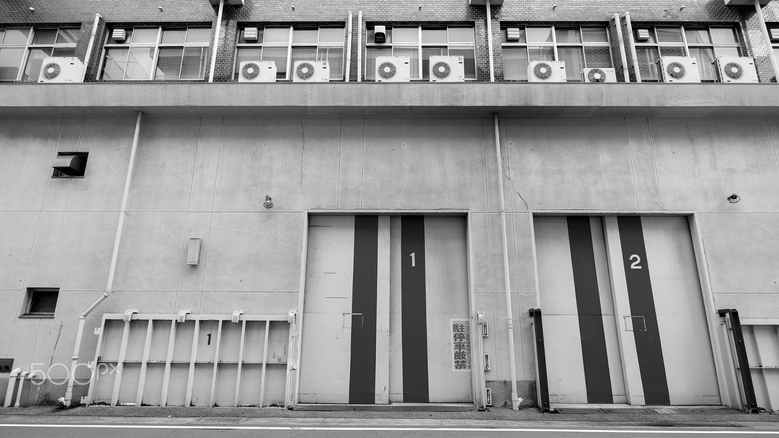 Canon EF-M 11-22mm F4-5.6 IS STM sample photo. Otsunaka retro modern street photography