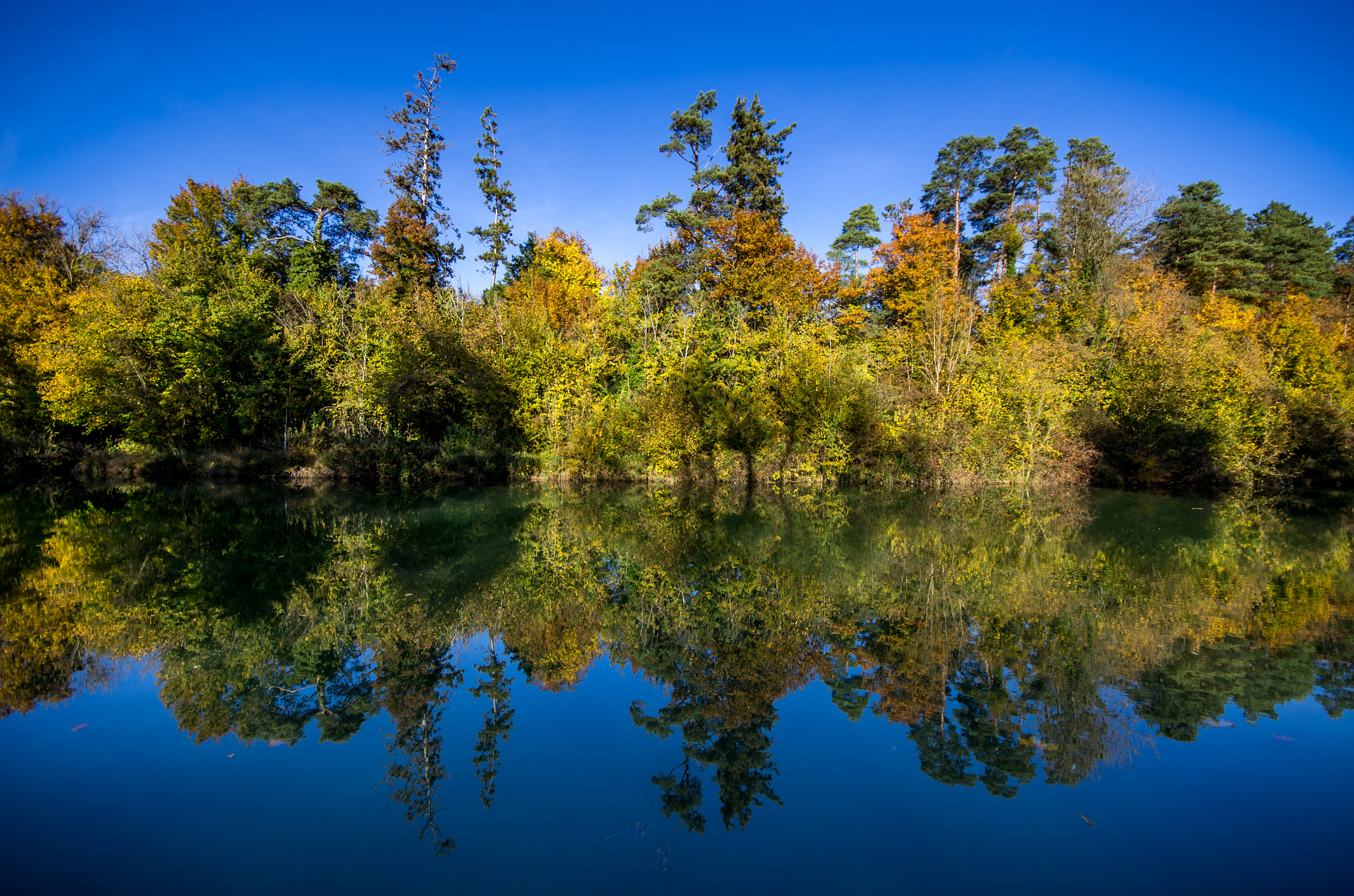 Sigma AF 10-20mm F4-5.6 EX DC sample photo. Reflets du canal de bourgogne photography