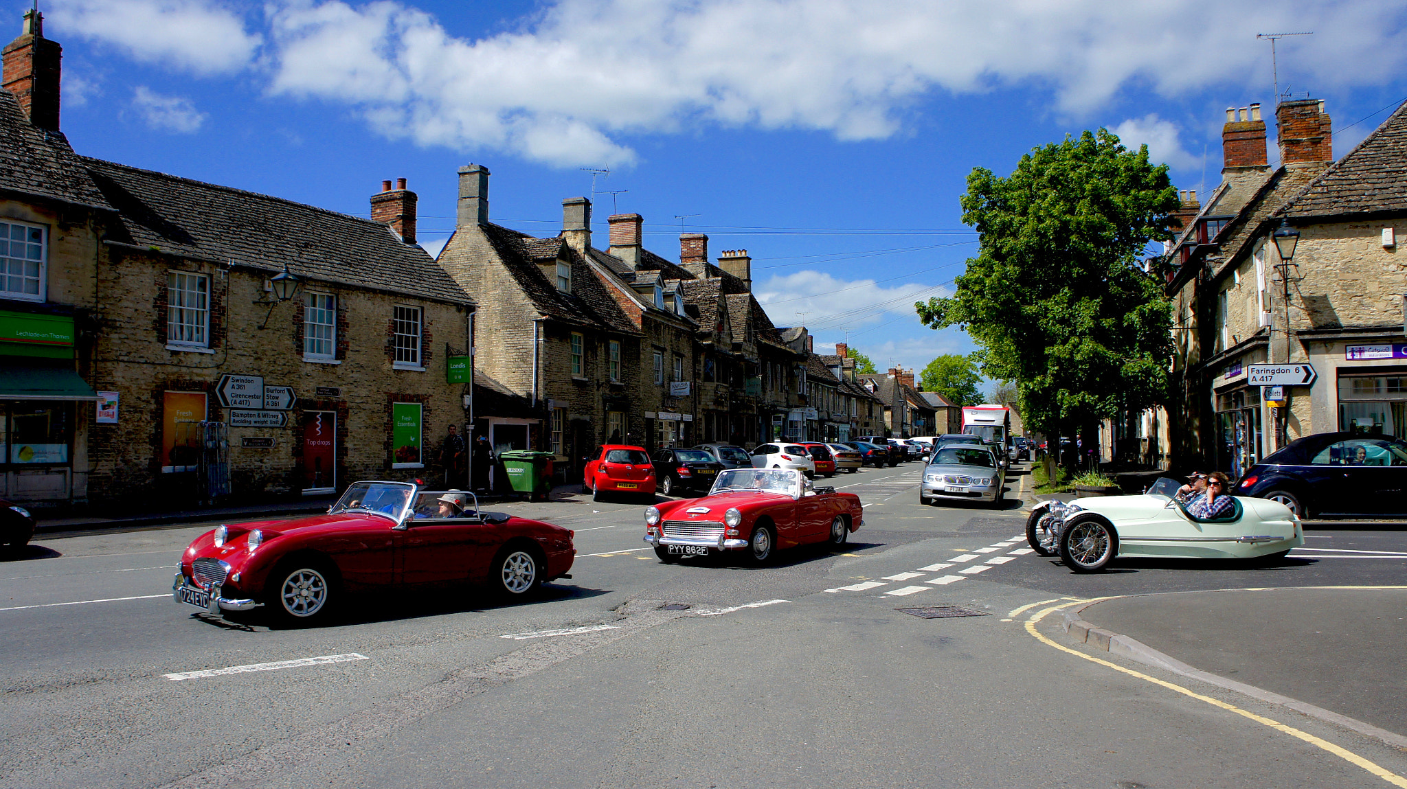 Sony Alpha NEX-5 sample photo. Lechdale-on-thames, uk photography