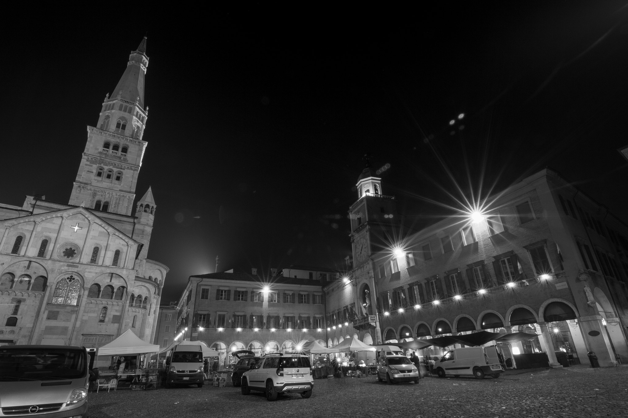Canon EOS 7D sample photo. Duomo and ghirlandina in modena photography