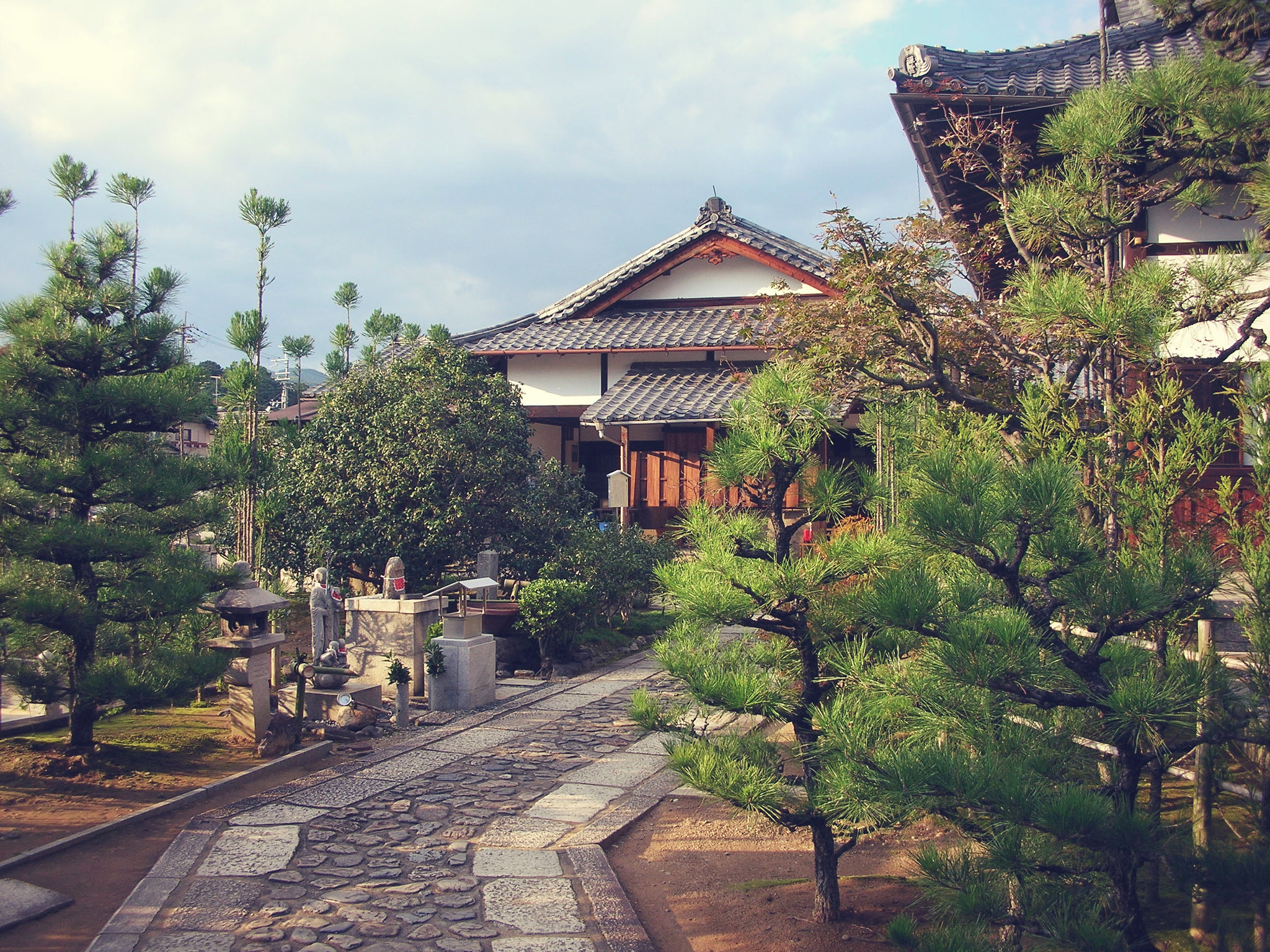 Nikon S1 sample photo. Temple in kyoto photography