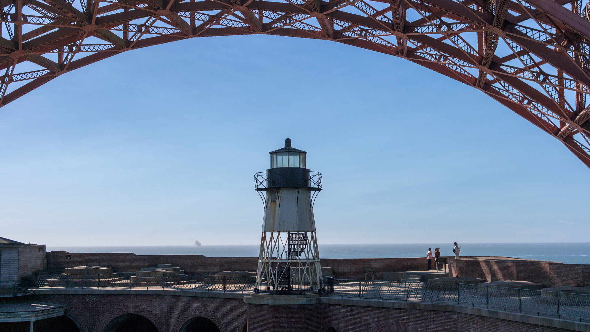 Samsung NX300 + Samsung NX 30mm F2 Pancake sample photo. Golded gate lighthouse photography