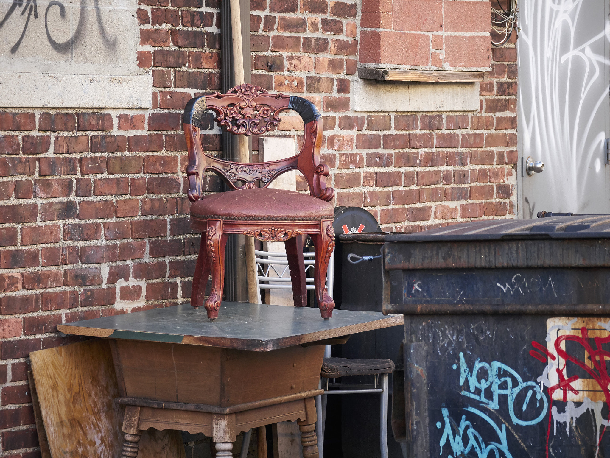 LUMIX G VARIO 45-150/F4.0-5.6 sample photo. Throne photography