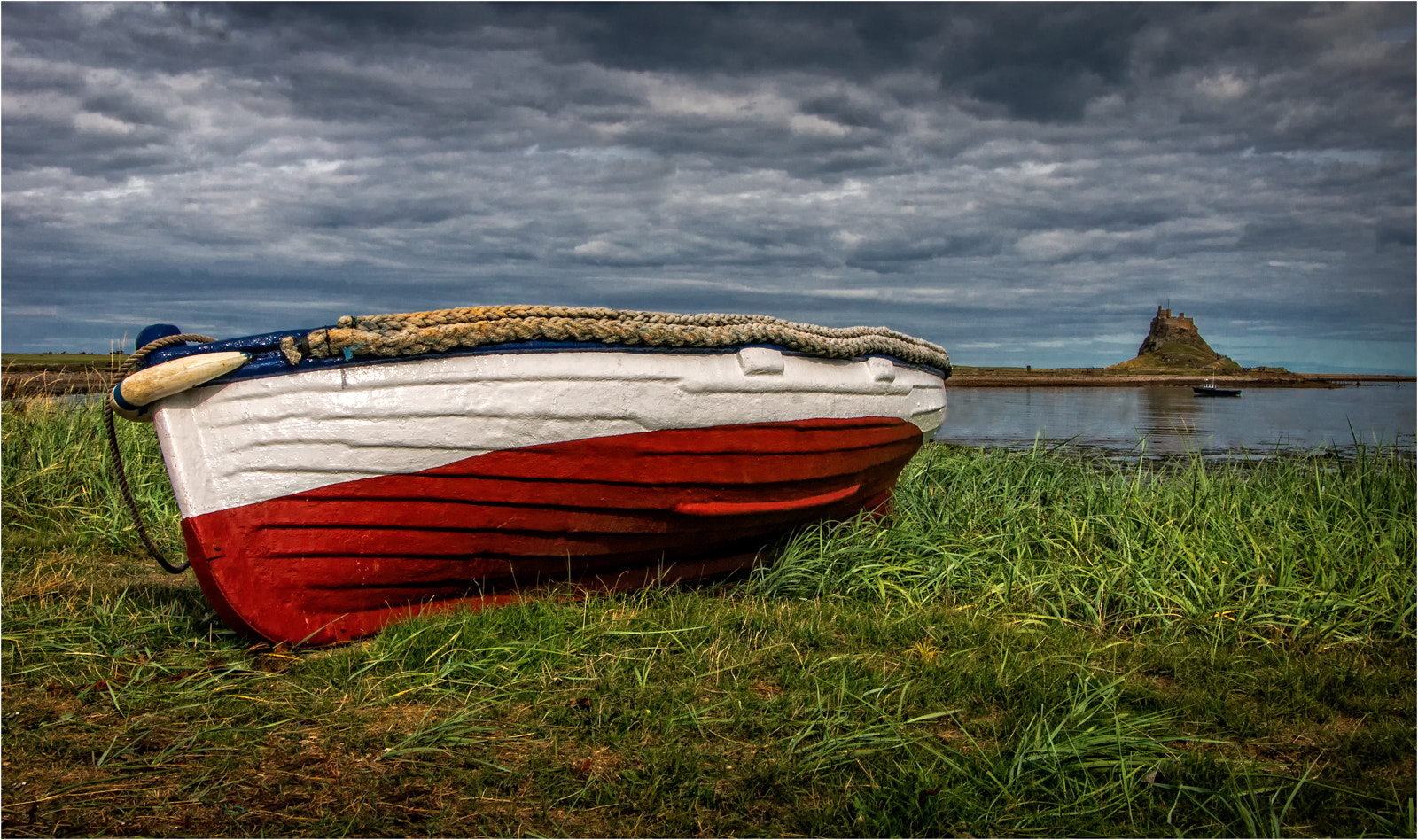 Minolta AF 17-35mm F2.8-4 (D) sample photo. Grounded on lindisfarne photography