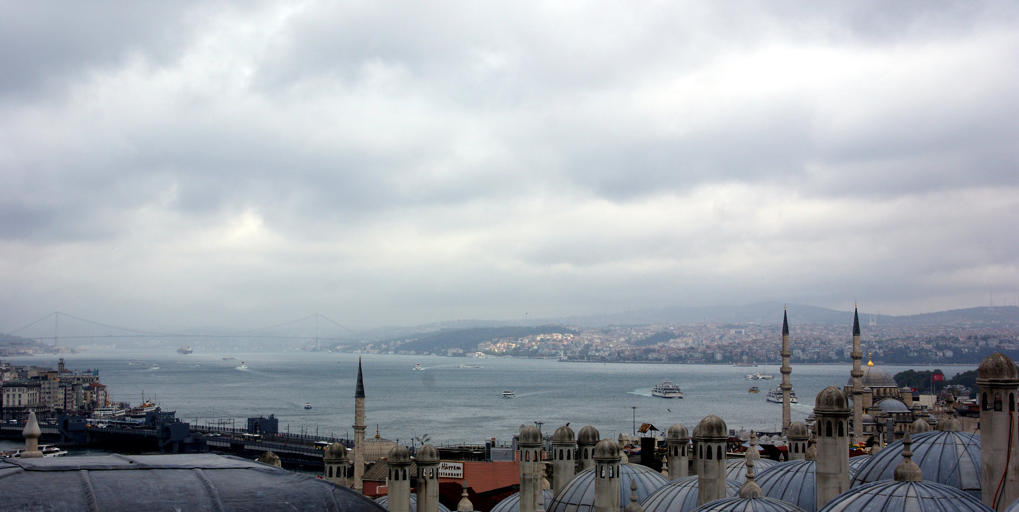 Sony Alpha DSLR-A350 + Sigma DC 18-125mm F4-5,6 D sample photo. Asia in the mist, view from süleymaniye mosque, istanbul/ turkey photography