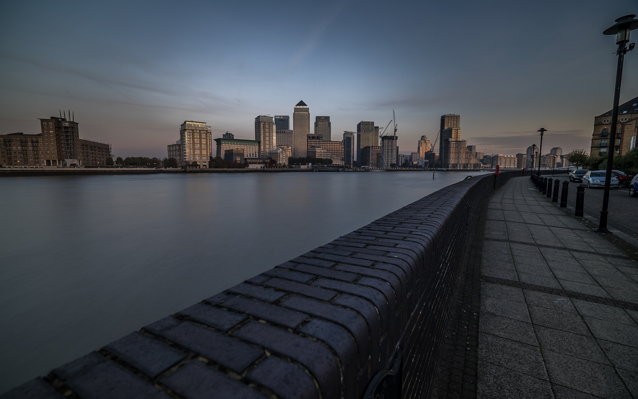Sony a7S + Sony Vario-Tessar T* FE 16-35mm F4 ZA OSS sample photo. Peaceful view at canary wharf photography