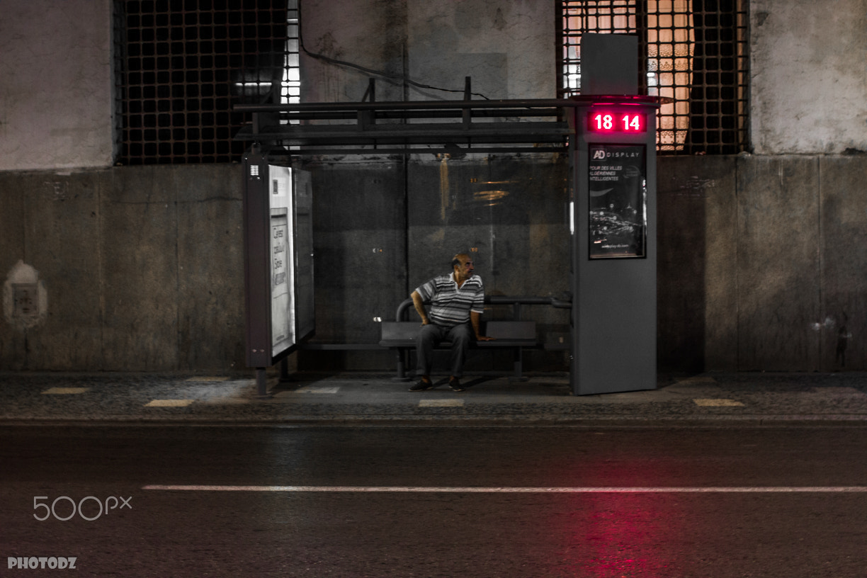 Canon EOS 70D + Canon EF 35mm F2 sample photo. Waiting photography